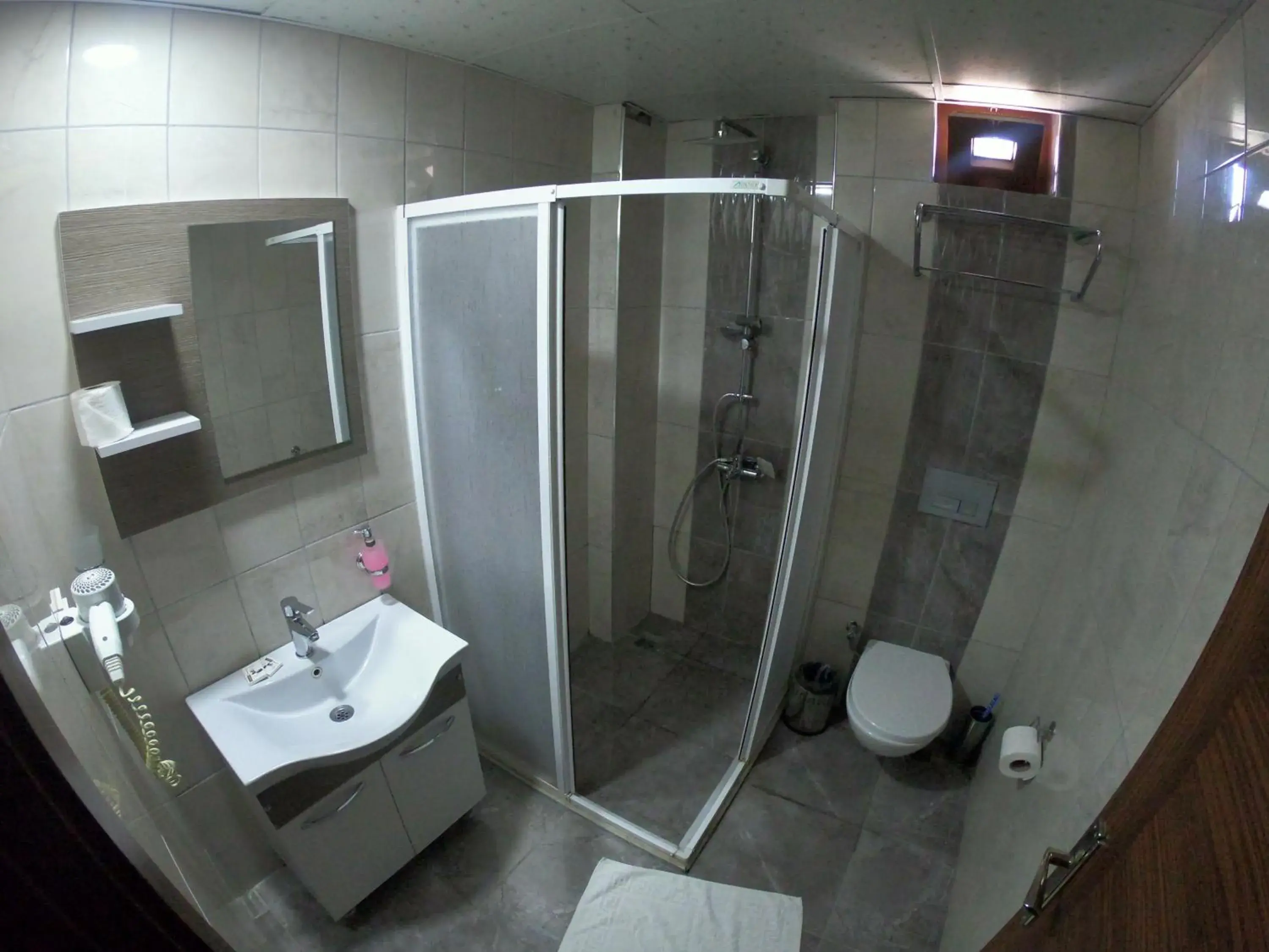 Shower, Bathroom in Bellamaritimo Hotel