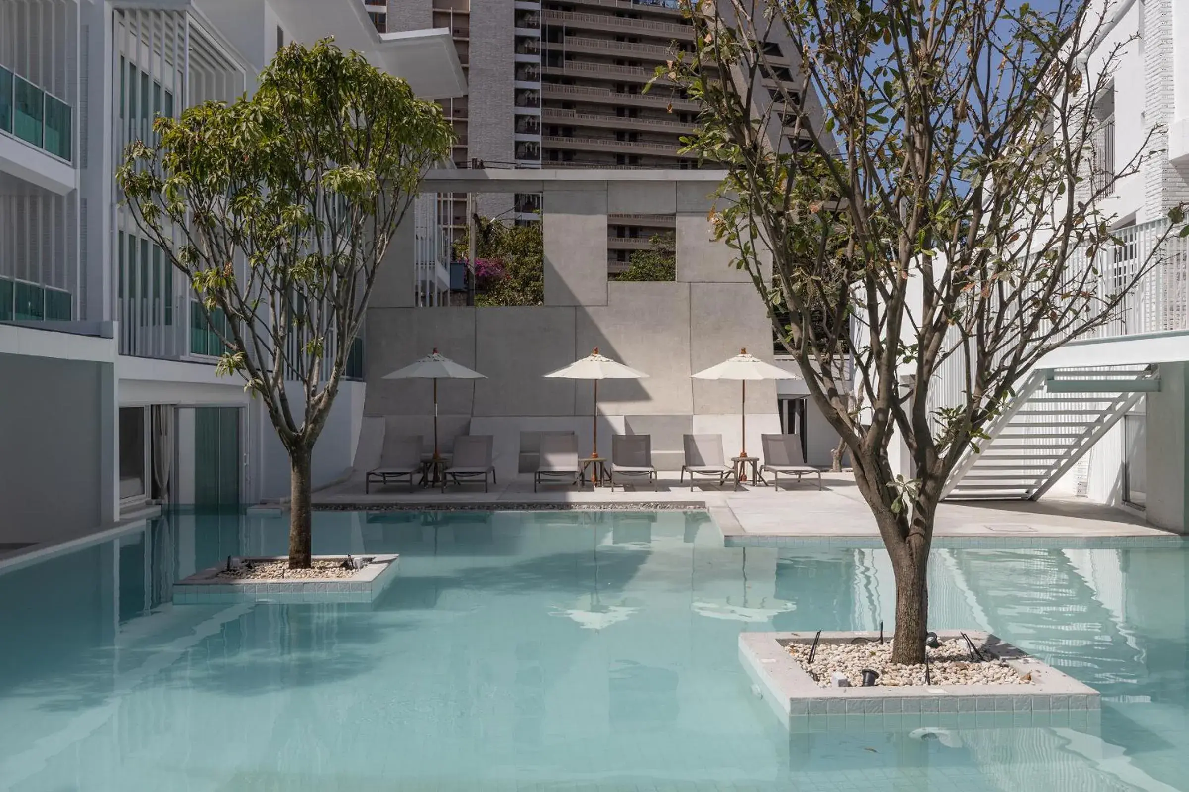 Swimming Pool in Prima Hotel Pattaya