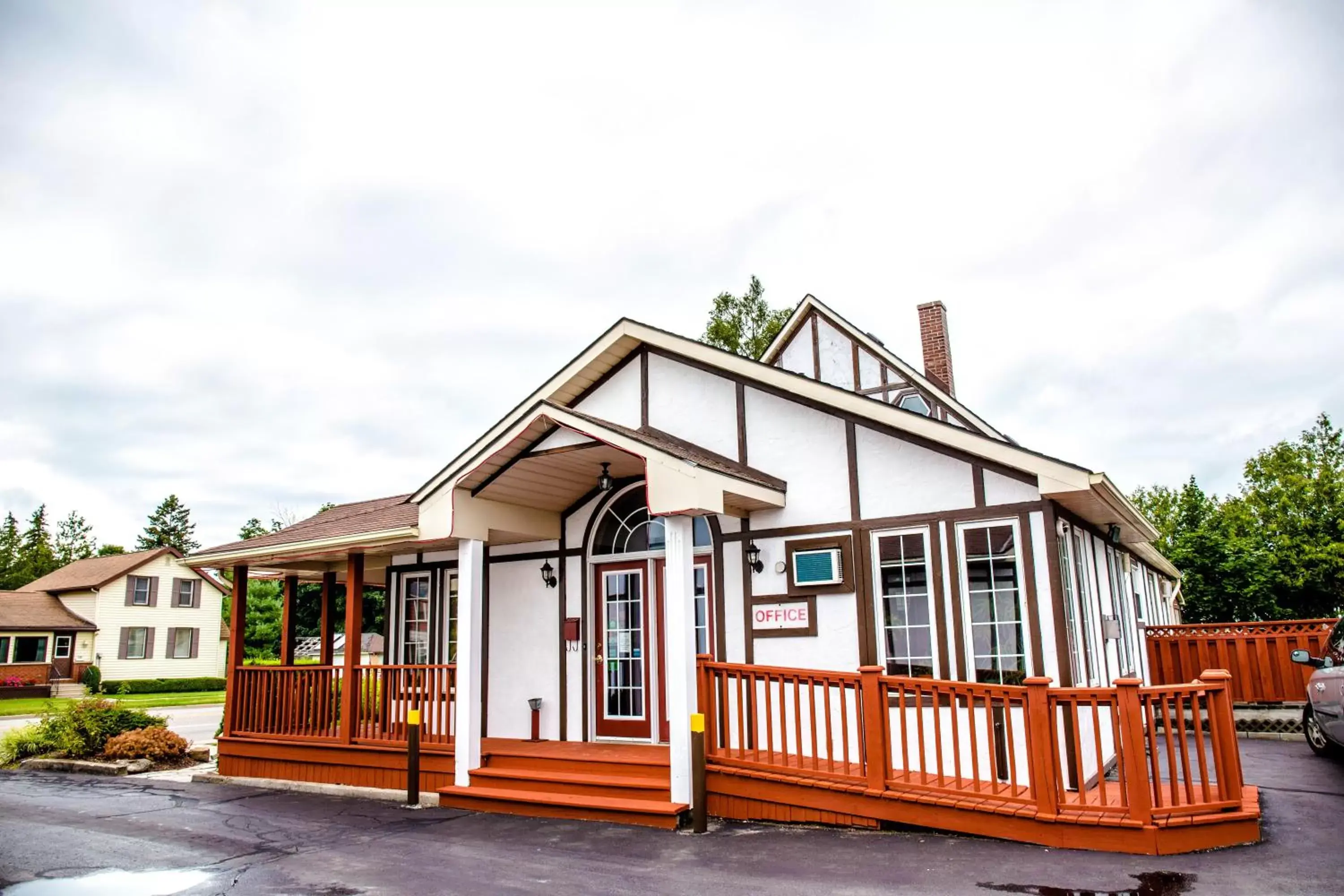 Property Building in Cedar Lodge Motel