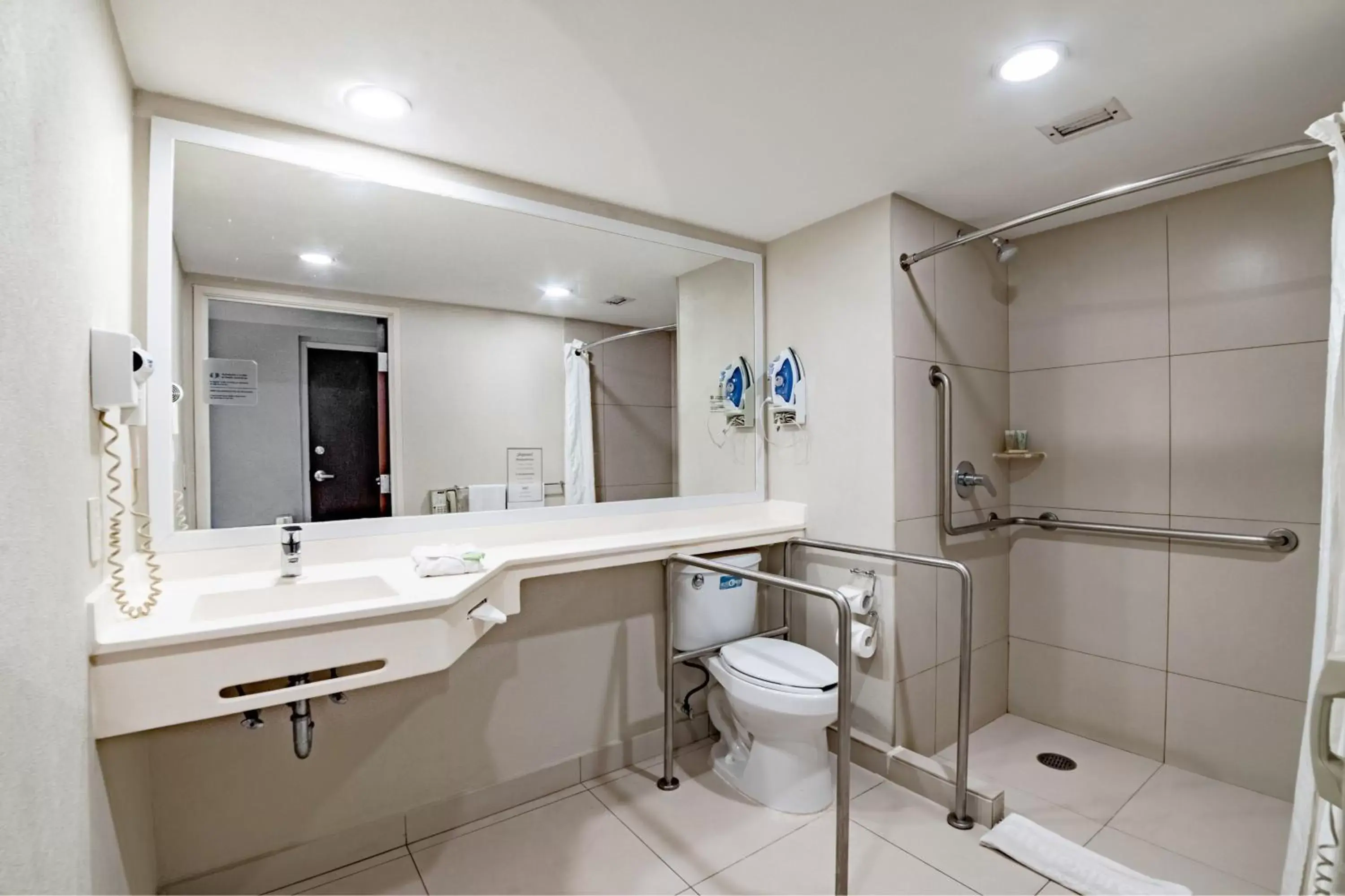 Photo of the whole room, Bathroom in City Express by Marriott Villahermosa