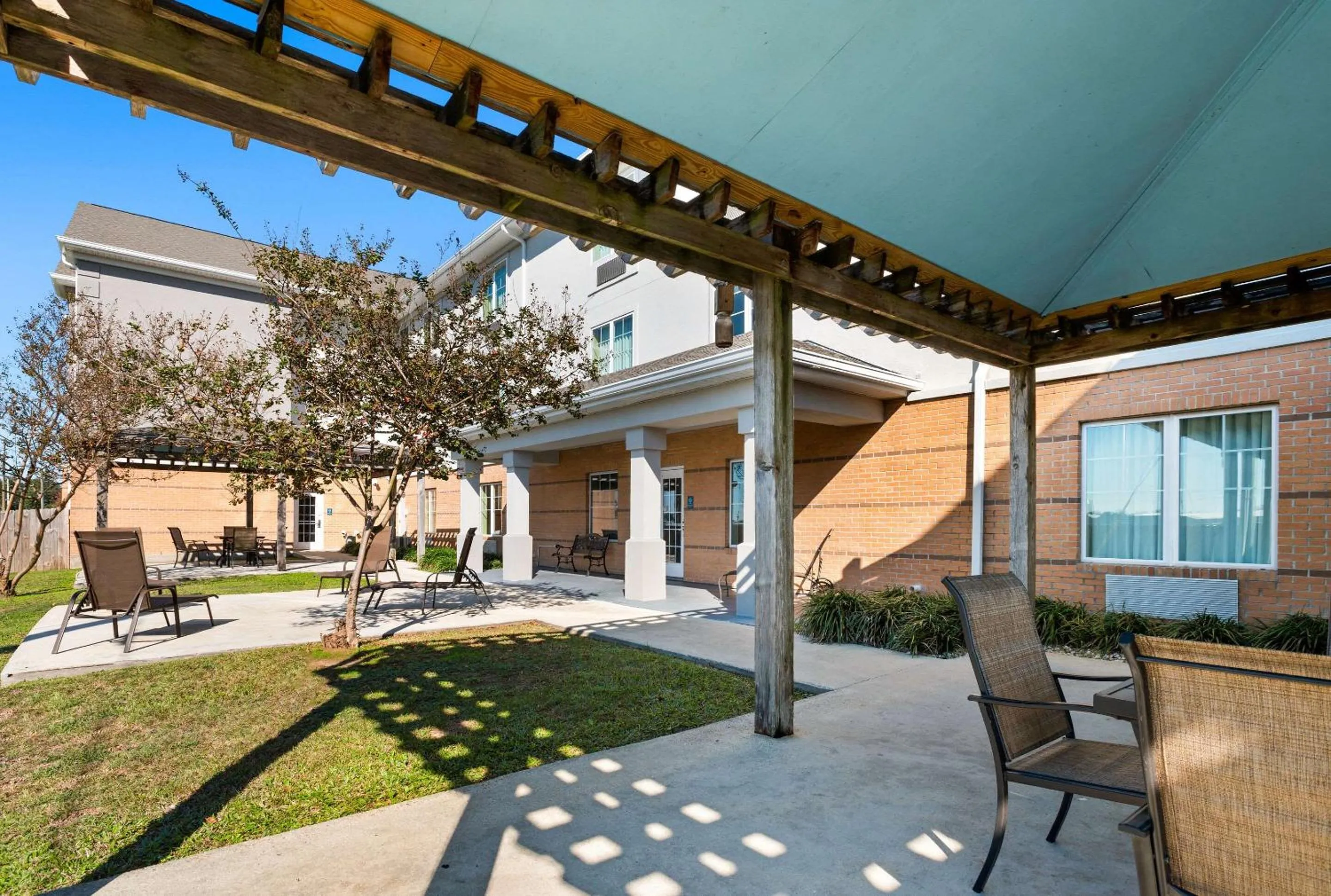 Swimming pool in MainStay Suites Houma