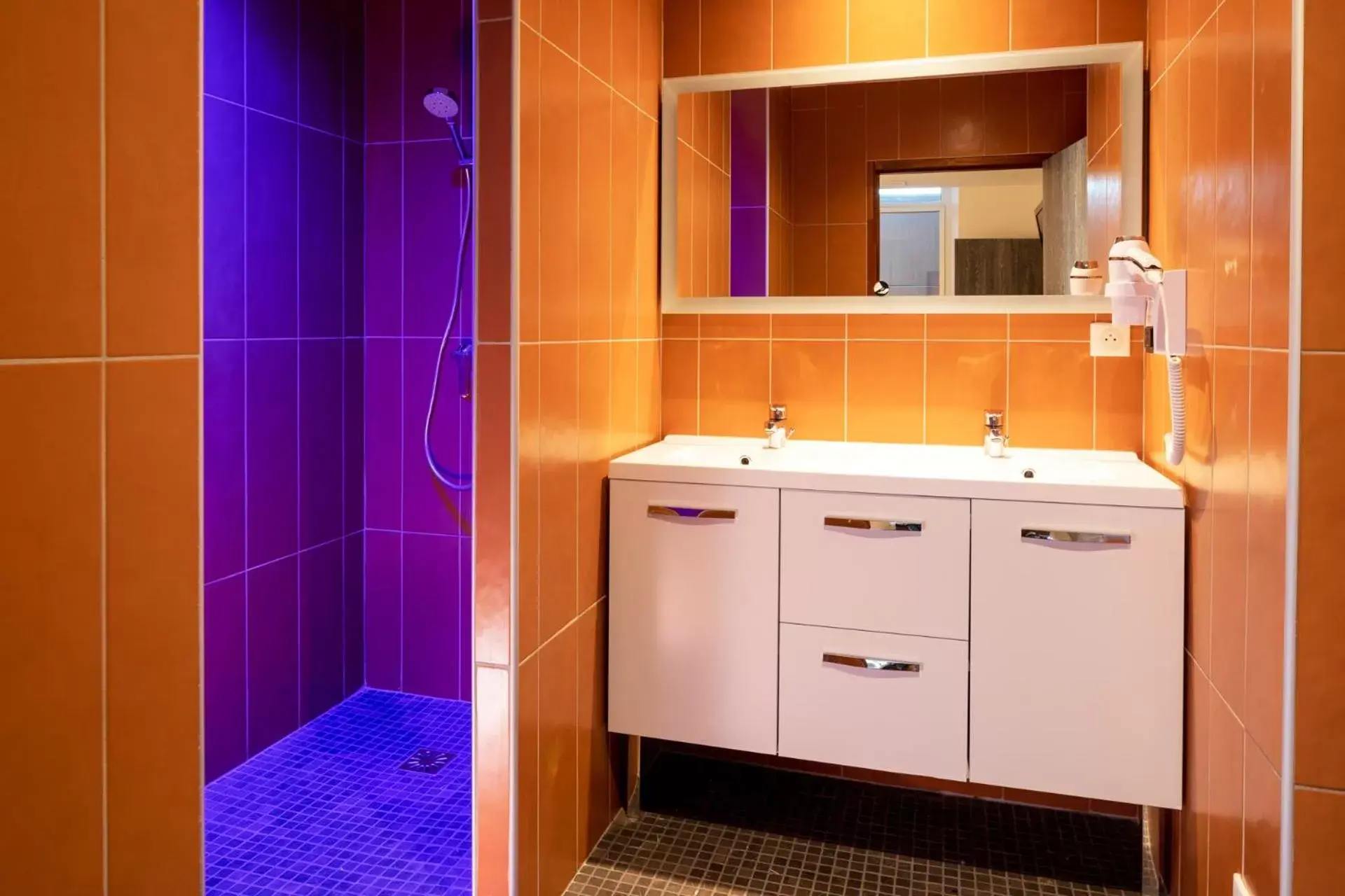 Bathroom in Hotel Du Commerce Spa