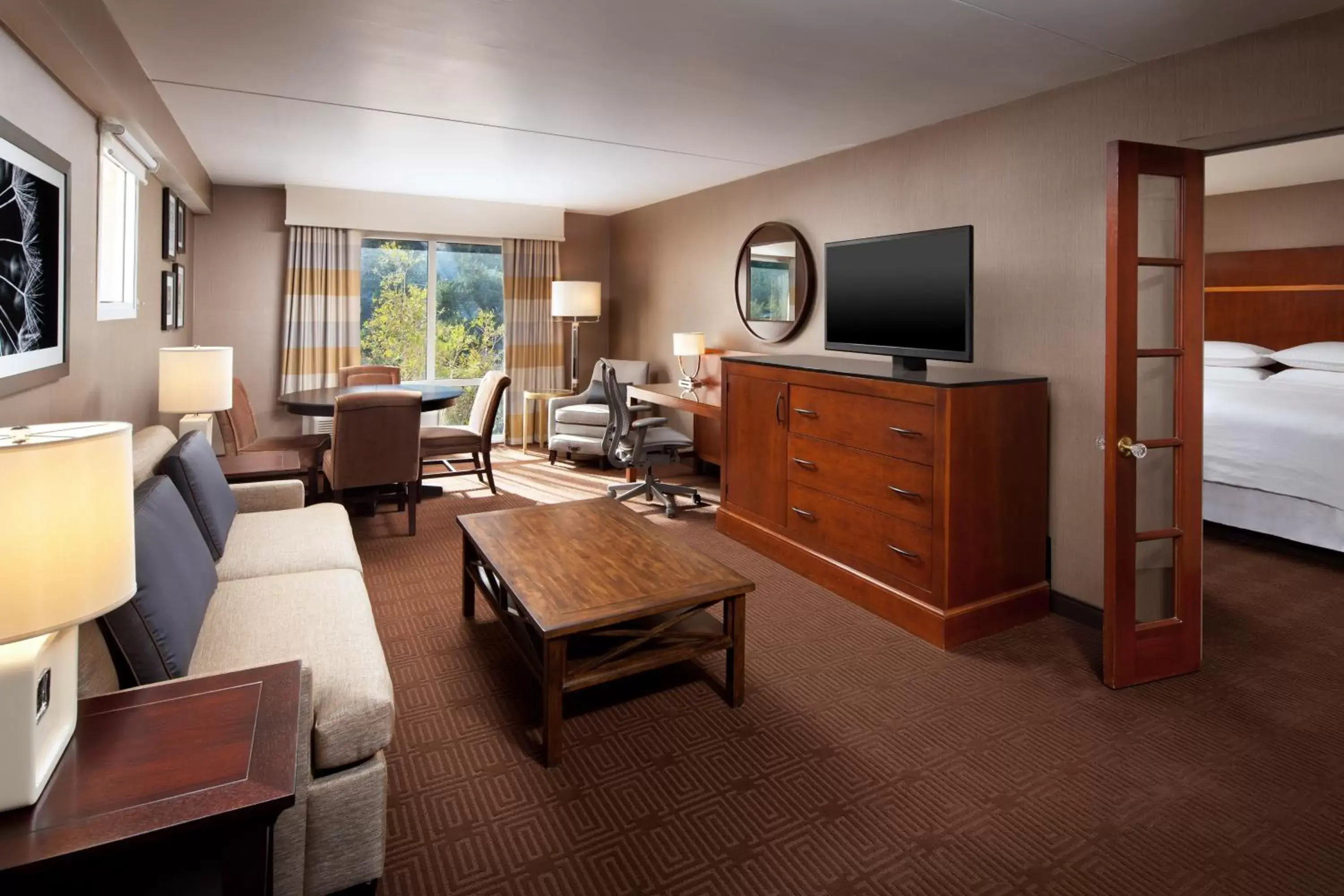 Bedroom, Seating Area in Sheraton Agoura Hills Hotel