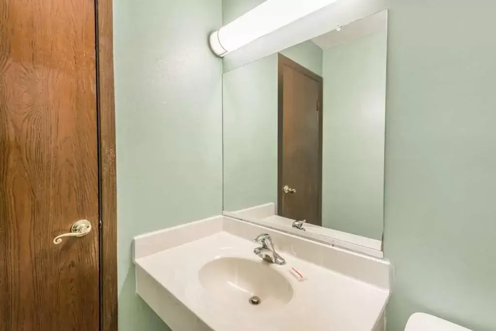 Bathroom in Days Inn & Suites by Wyndham Youngstown / Girard Ohio