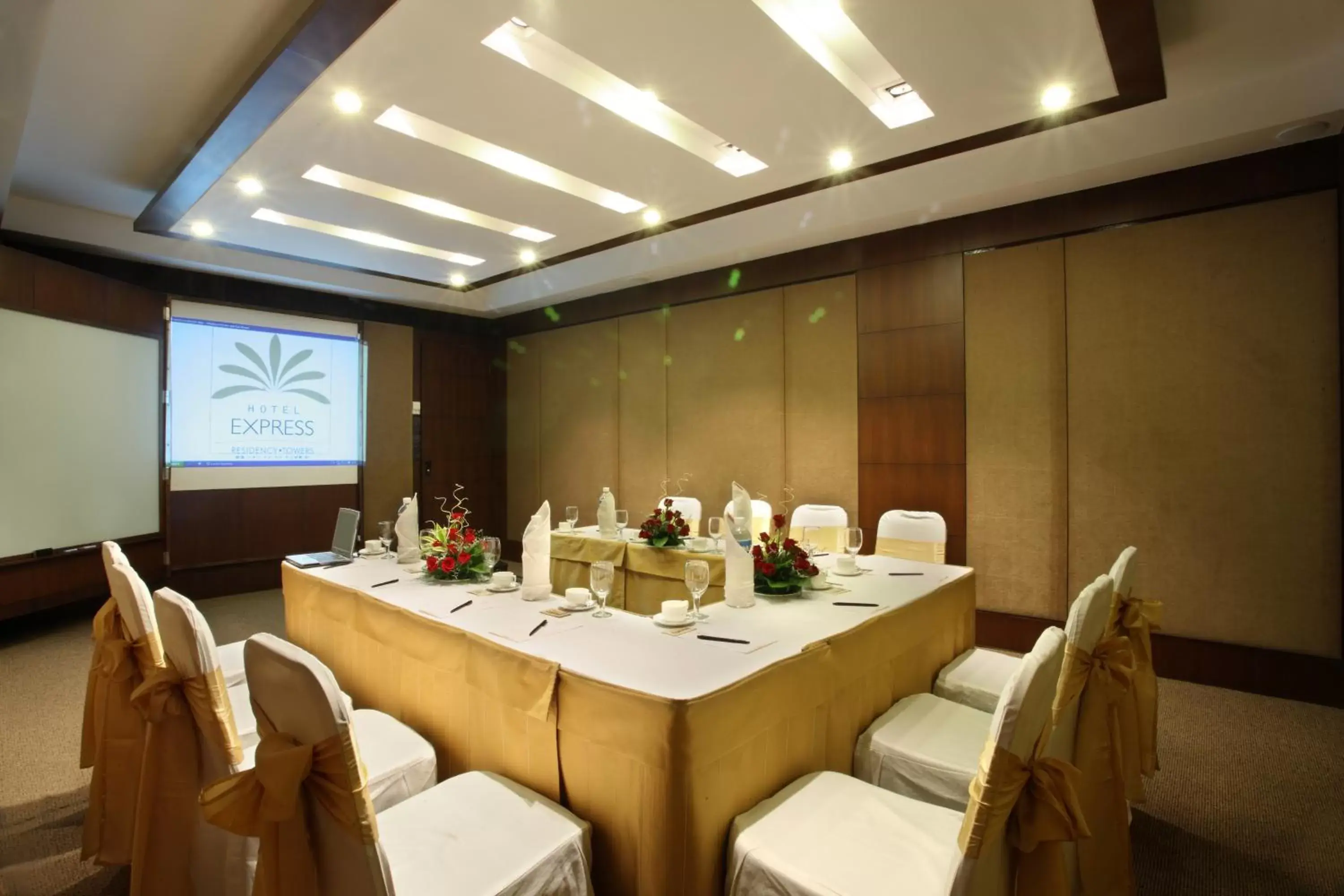 Business facilities in Hotel Express Towers