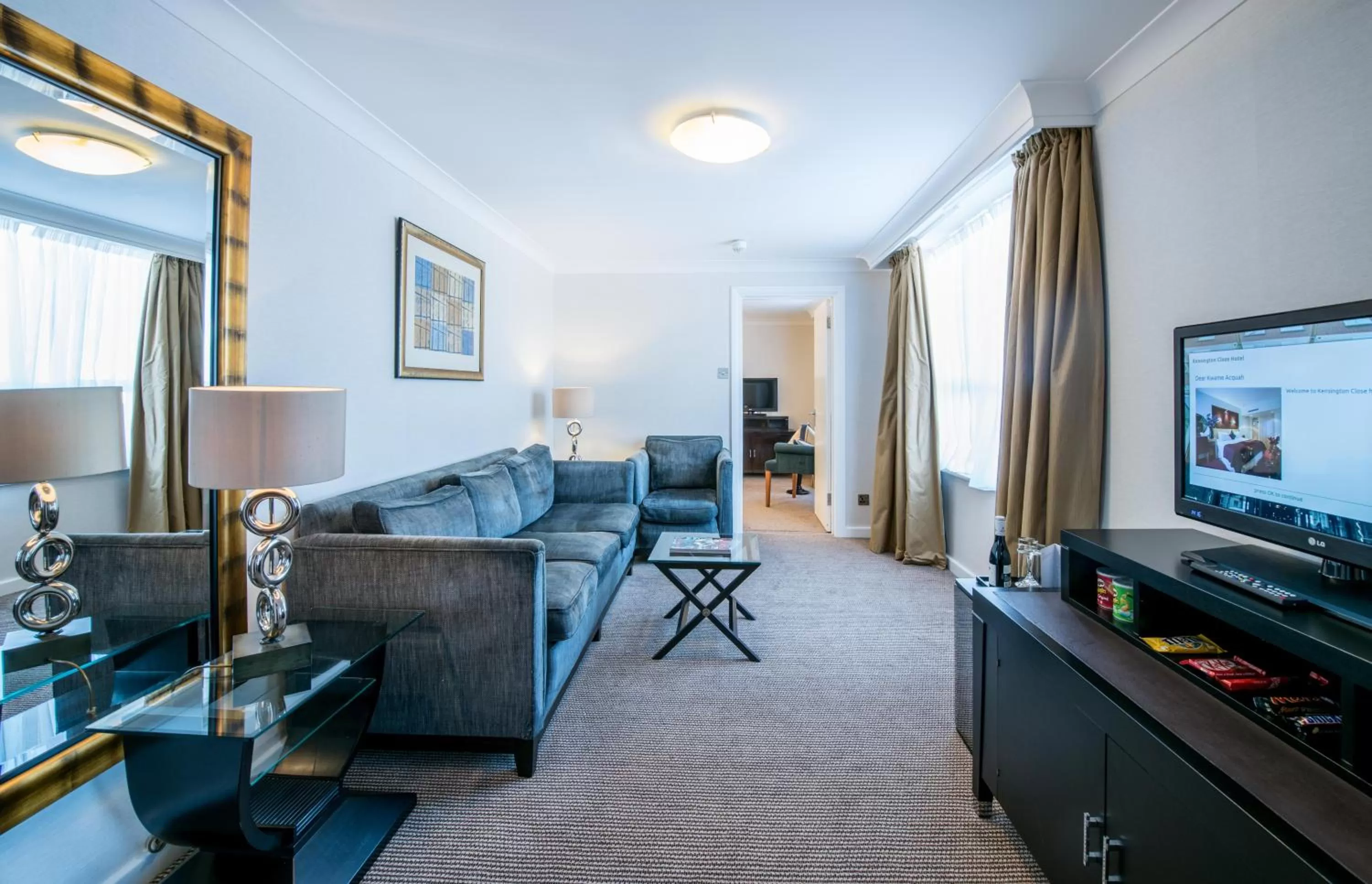 Photo of the whole room in Holiday Inn London Kensington High St. by IHG