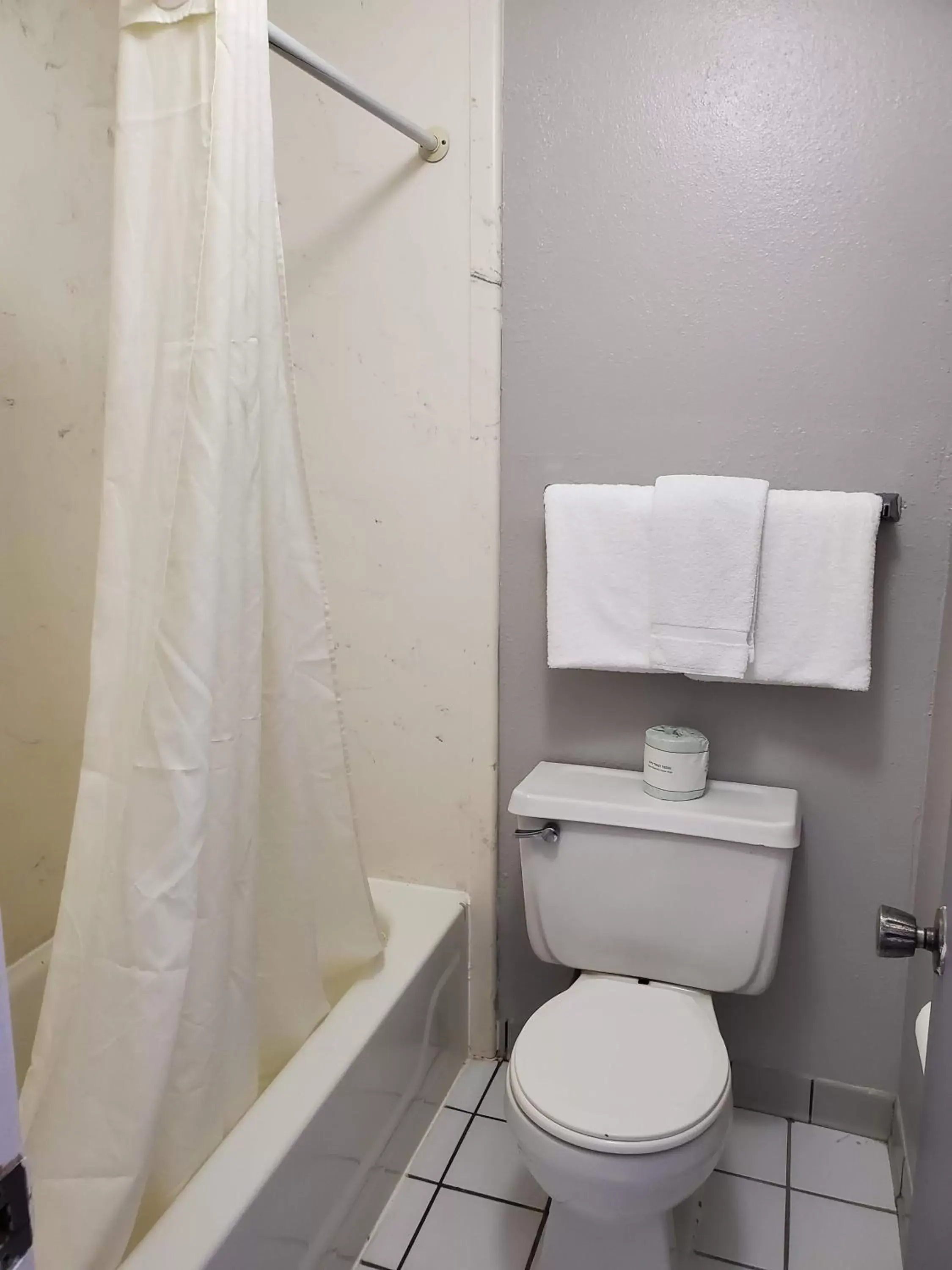 Bathroom in Americas Best Value Inn Wildersville
