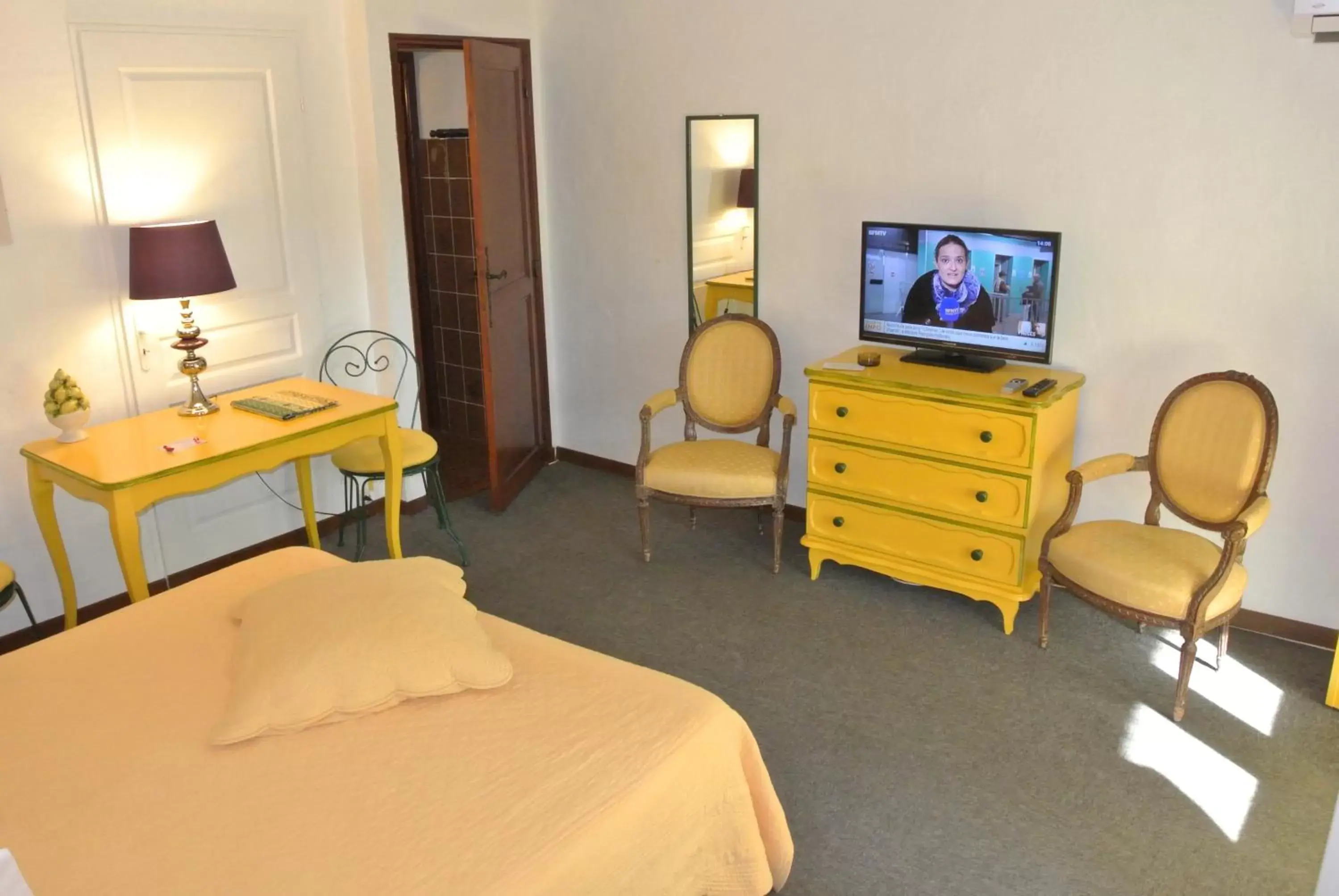 TV and multimedia, Bed in La Vieille Bastide