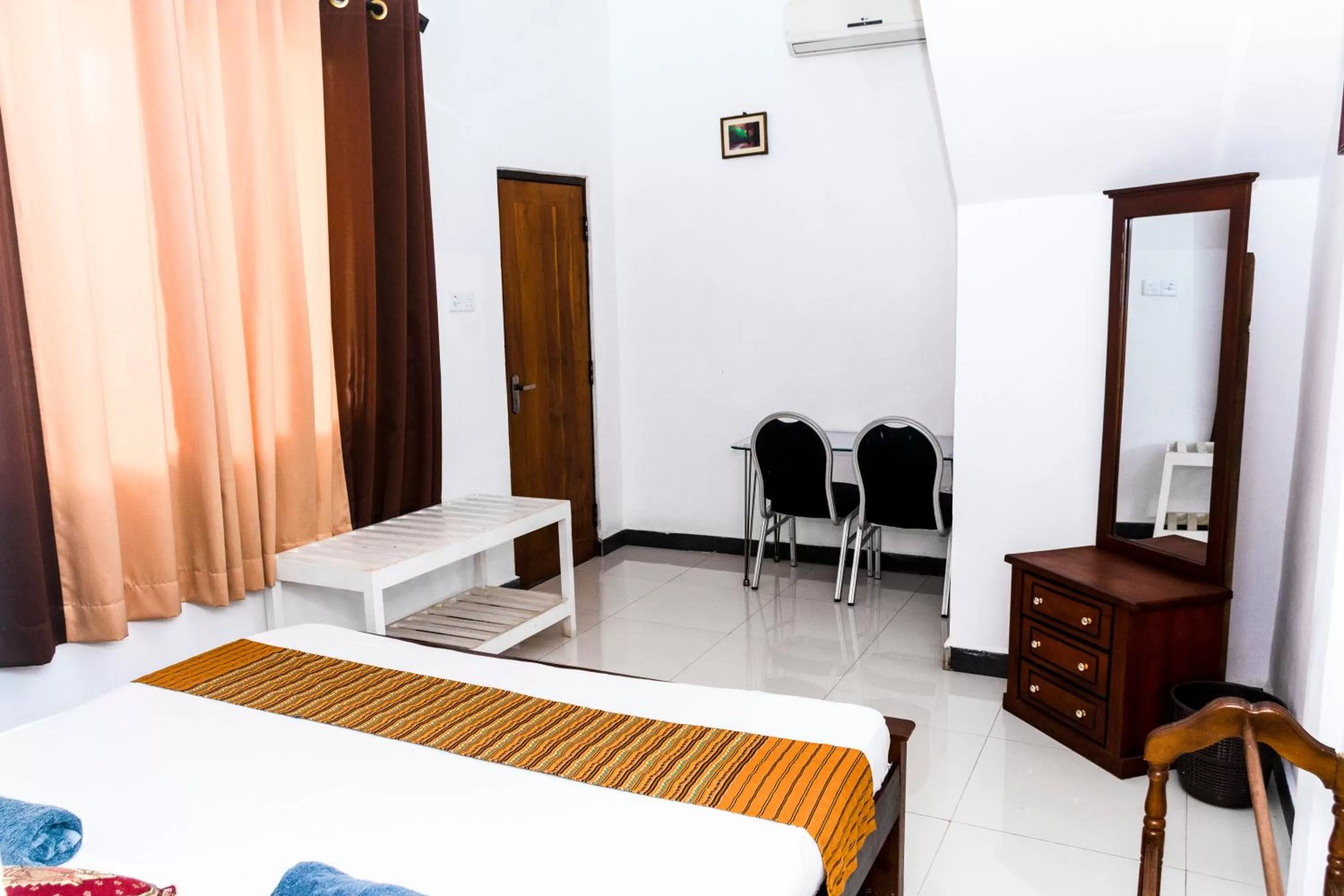 hair dresser, Bed in Kandy Riverside Villa