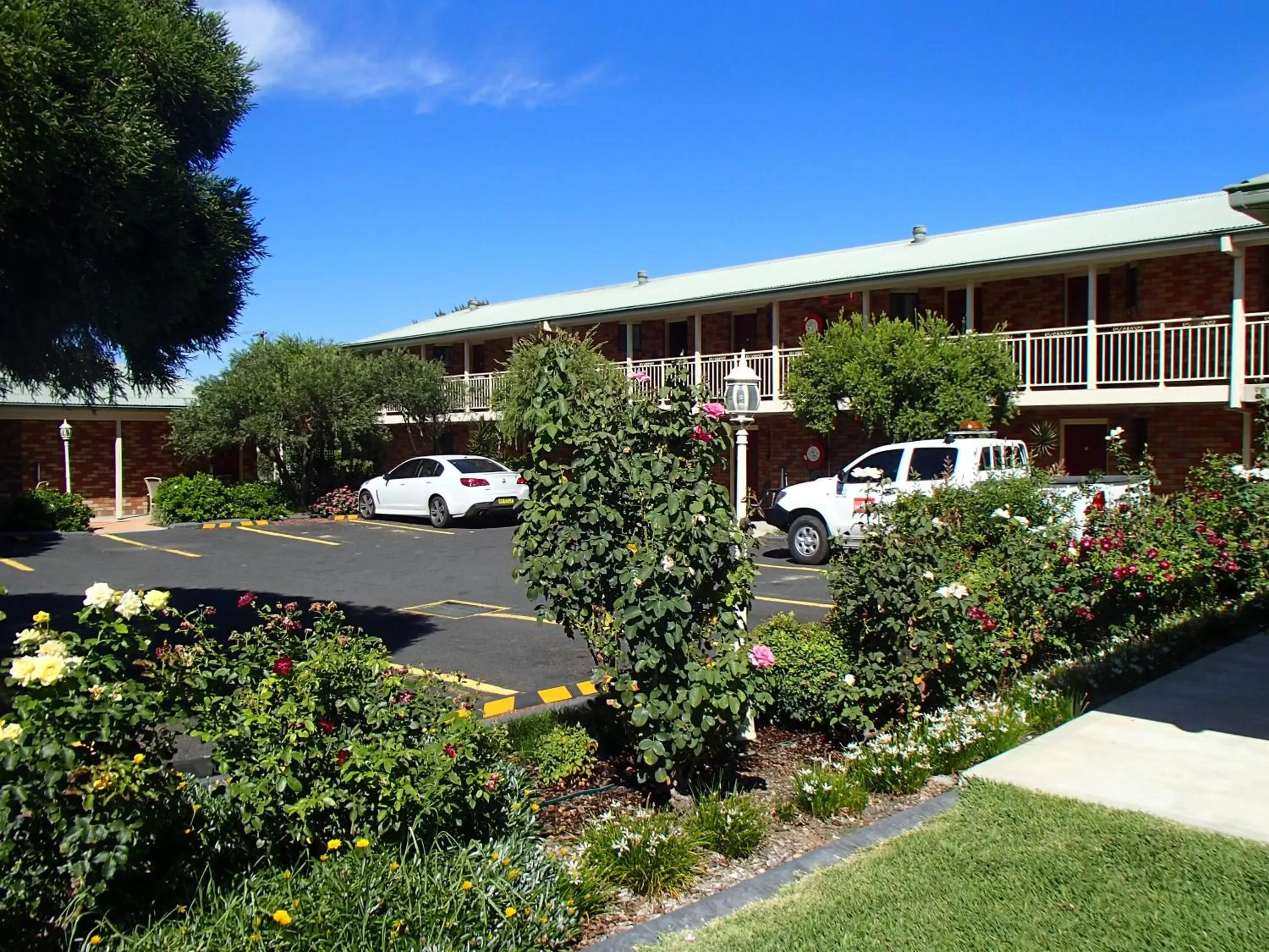 Facade/entrance, Property Building in Scone Motor Inn & Apartments