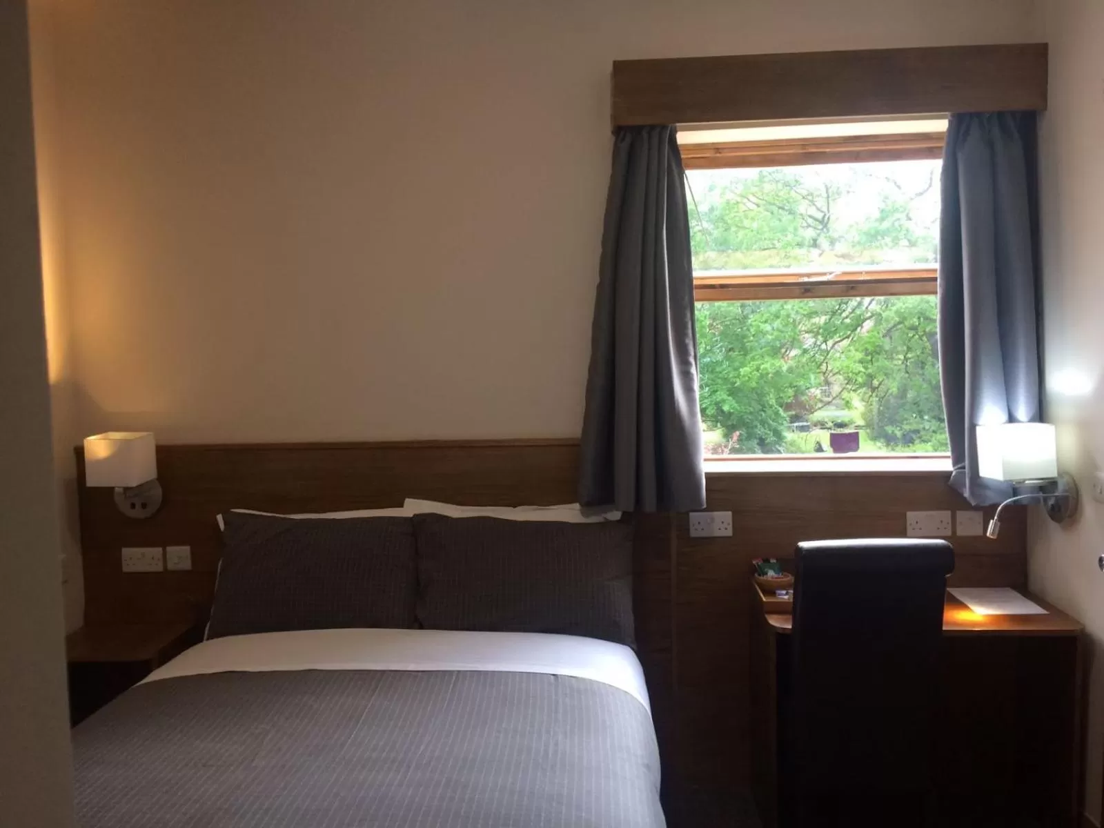 Bedroom, Bed in Crosshill House