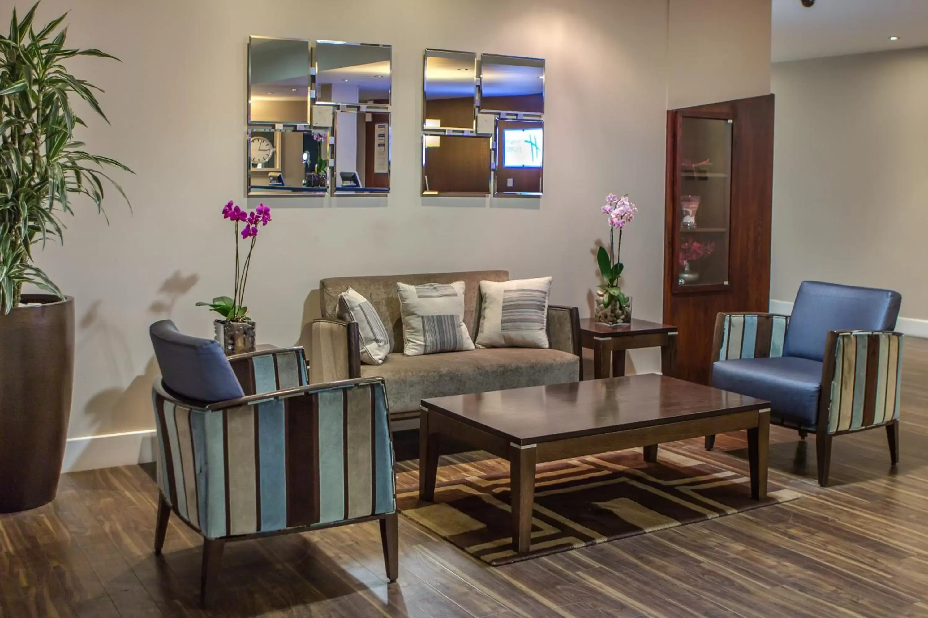 Property building in Holiday Inn Express Royal Docks by IHG Property building in Holiday Inn Express Royal Docks by IHG