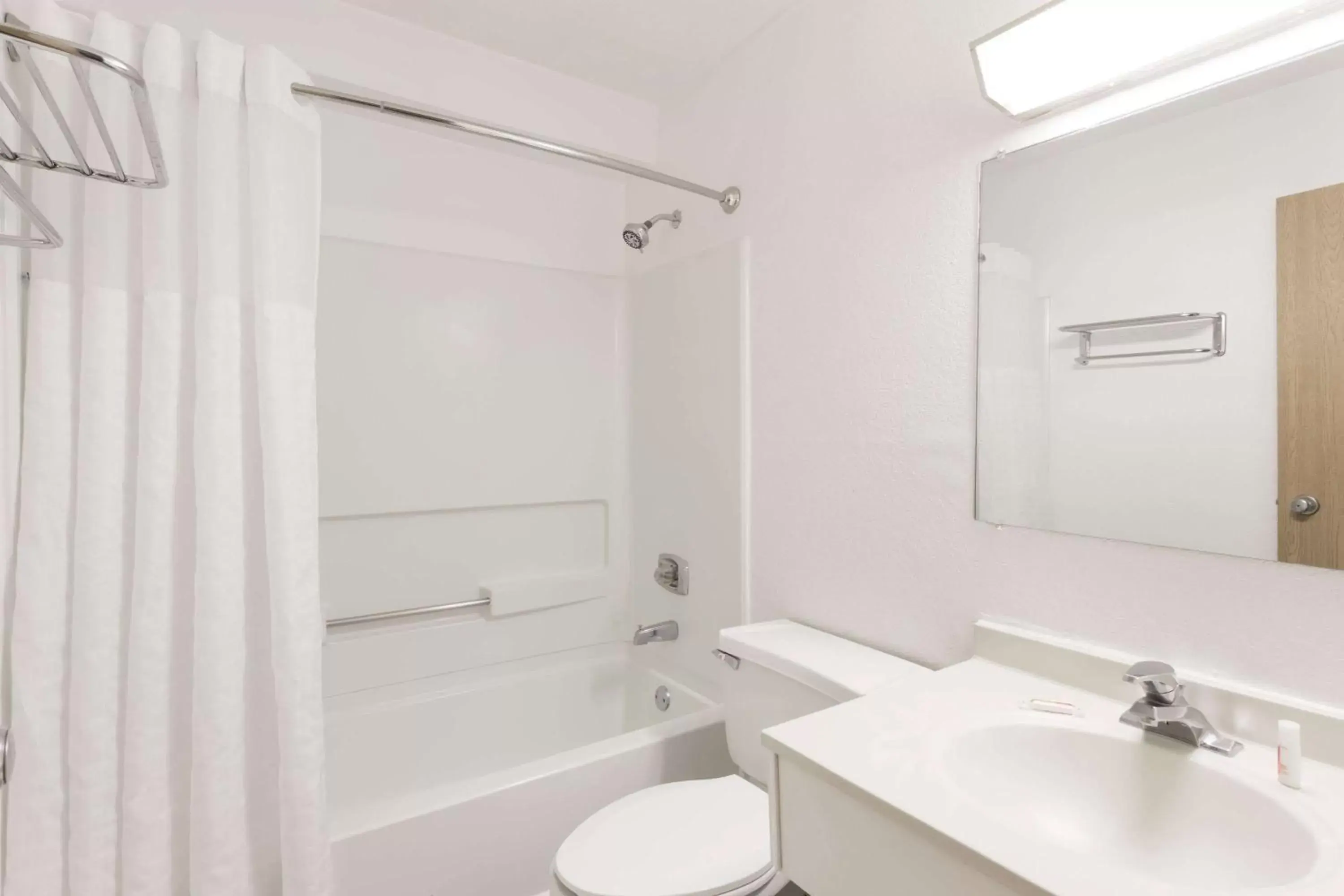 Bathroom in Super 8 by Wyndham Mundelein/Libertyville Area