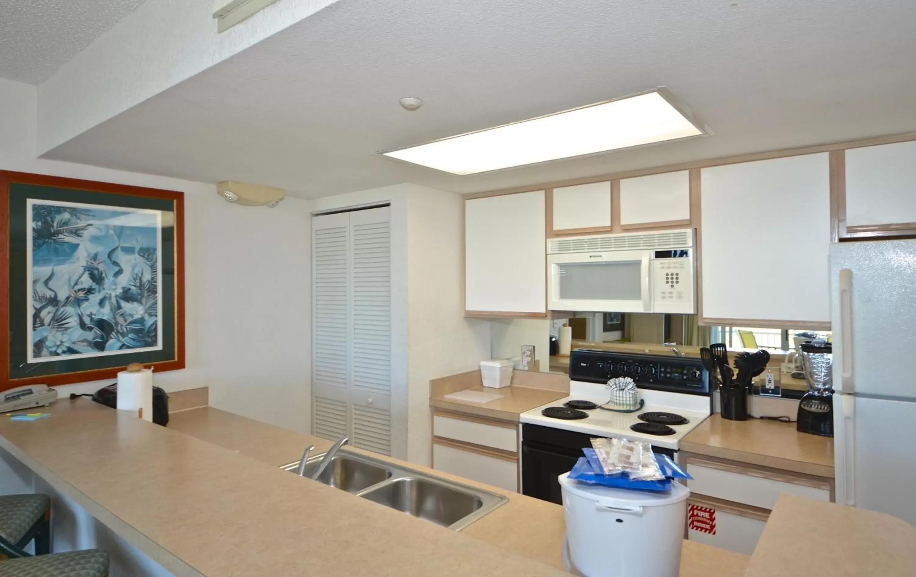Kitchen/Kitchenette in Sunrise Suites Barbados Suite #204
