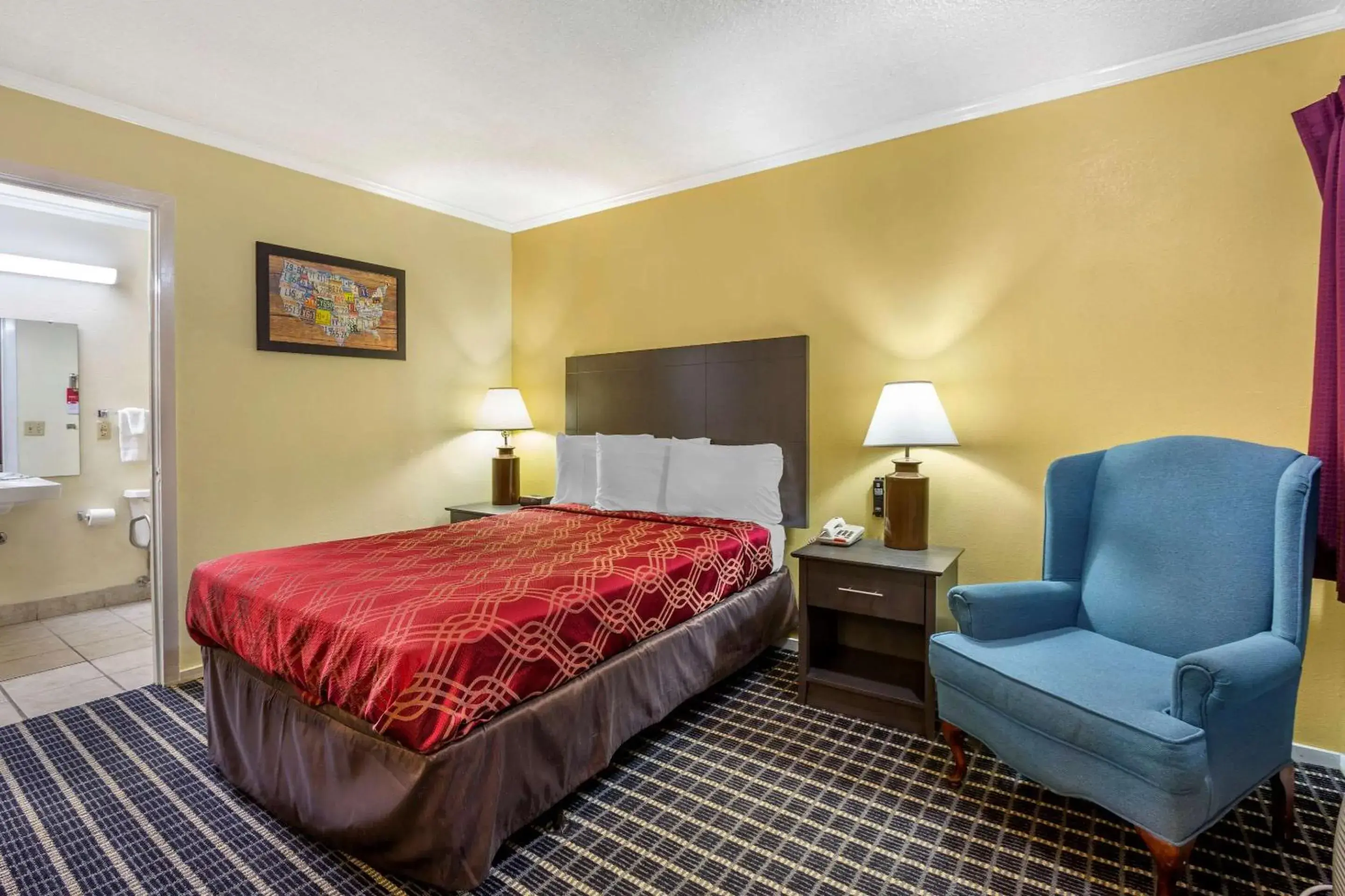 Photo of the whole room, Bed in Econo Lodge Saint George