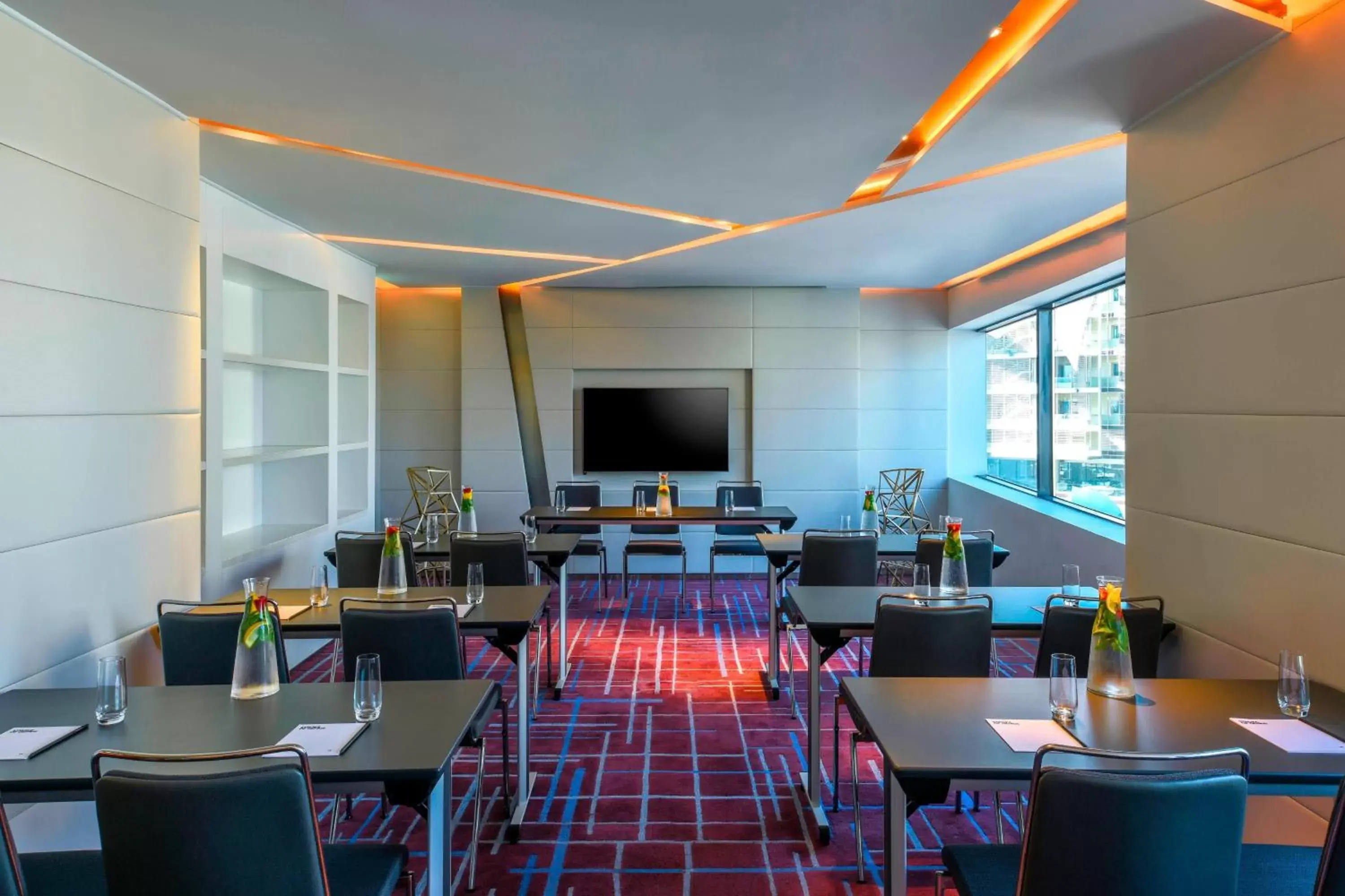 Meeting/conference room, Restaurant/Places to Eat in W Amman Hotel