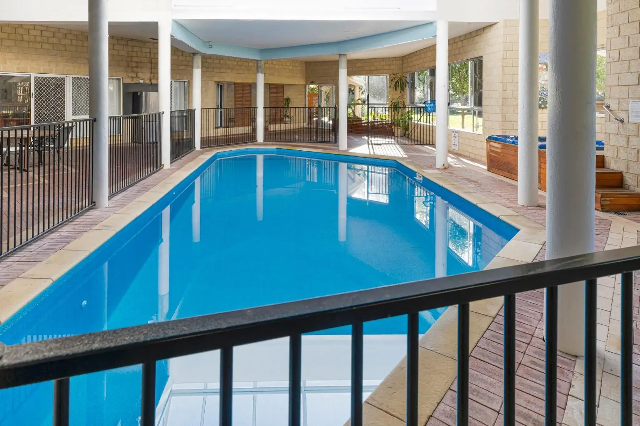 Swimming Pool in Inn The Tuarts Guest Lodge Busselton Accommodation - Adults Only
