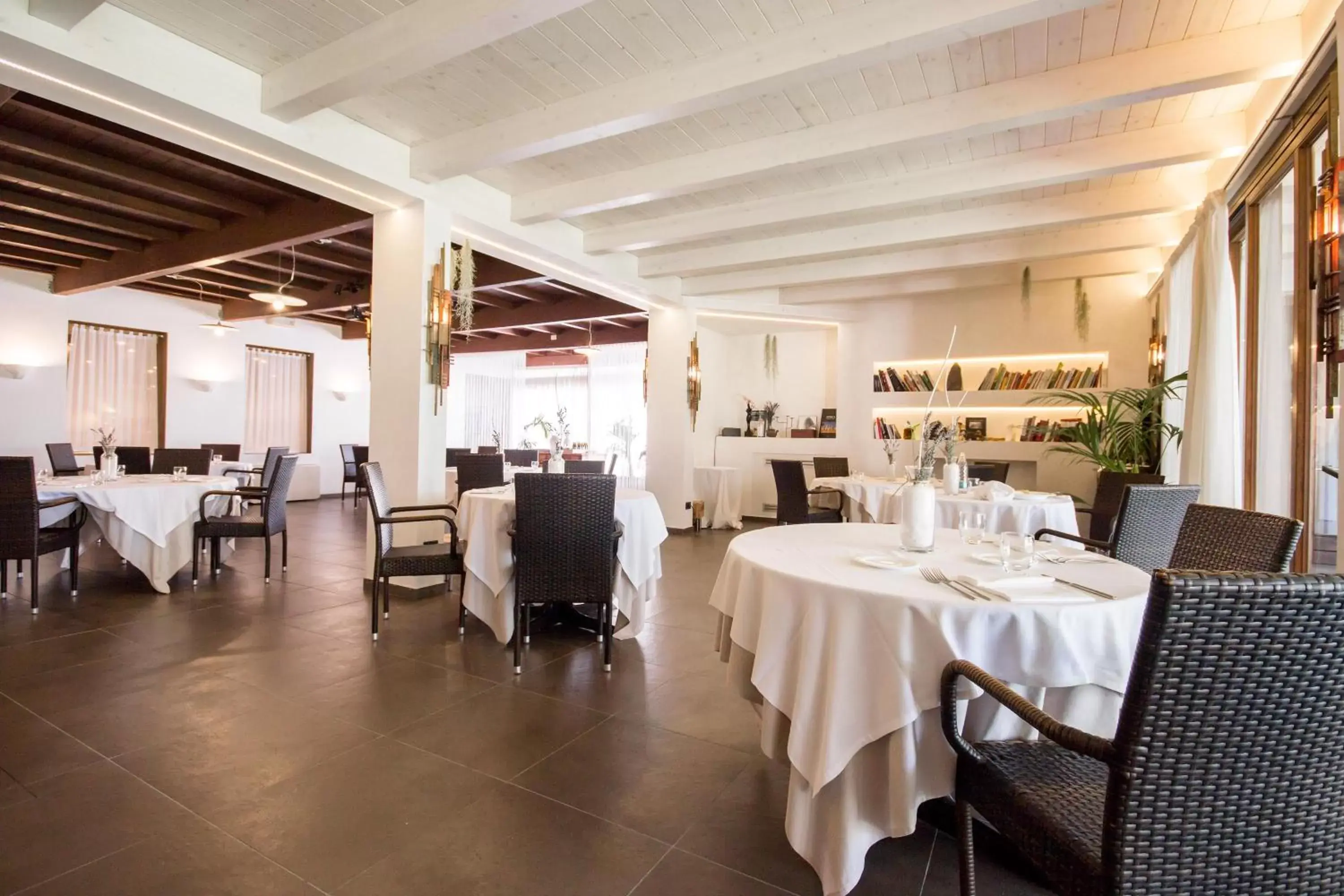 Restaurant/Places to Eat in Best Western Modena District