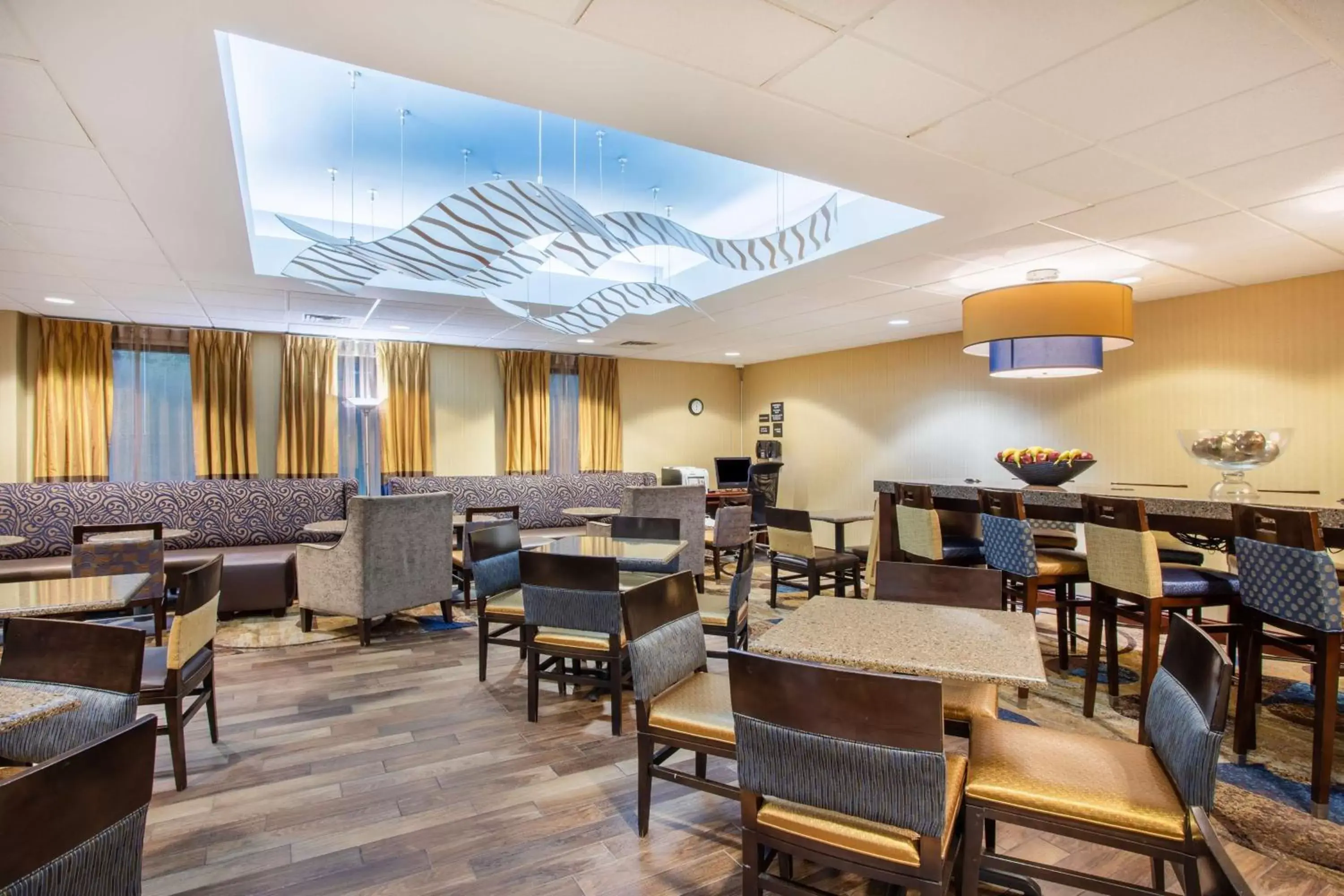 Lobby or reception, Restaurant/Places to Eat in Hampton Inn Fishkill