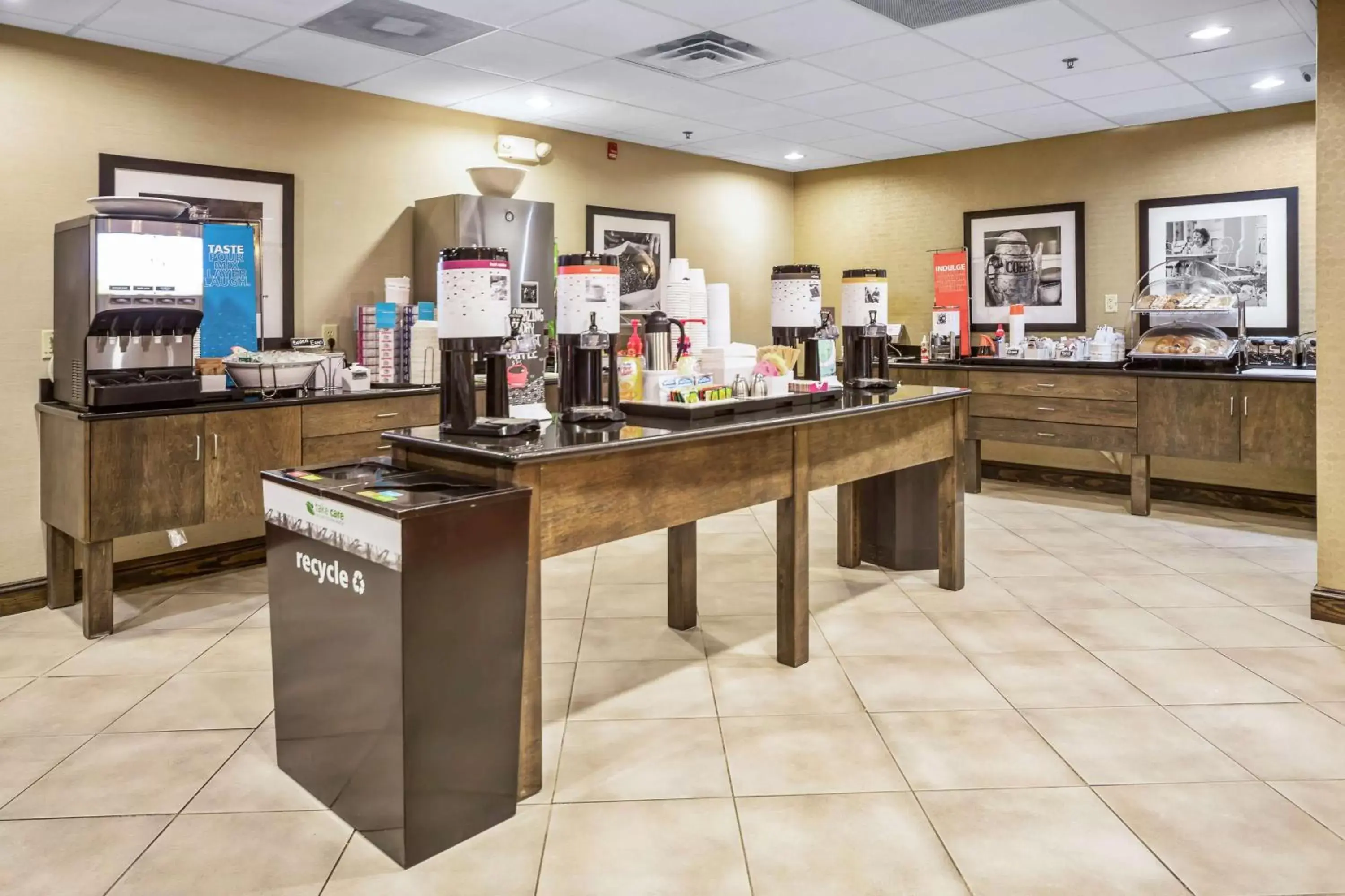 Restaurant/places to eat in Hampton Inn Wilson Downtown