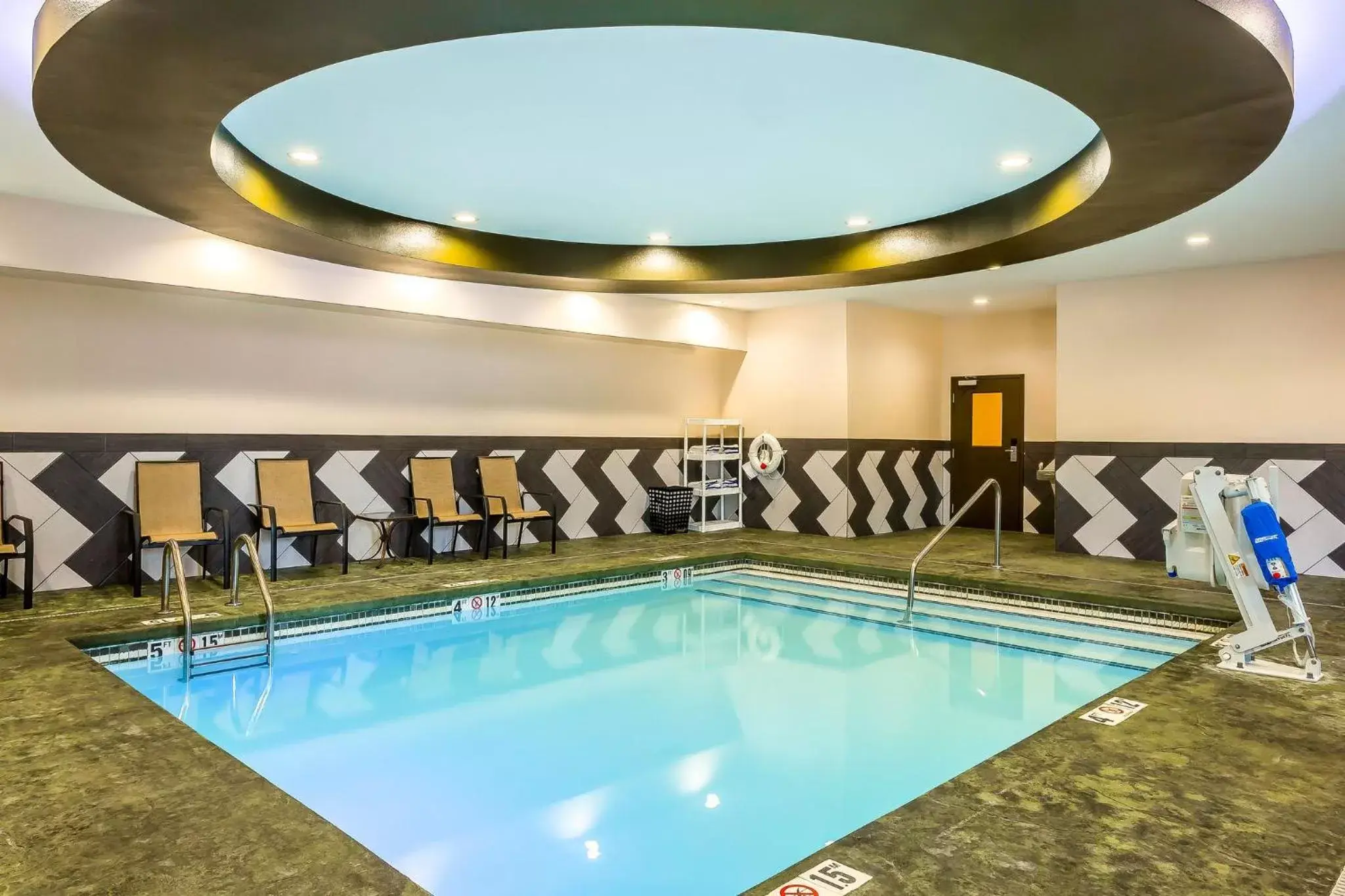 Pool view, Swimming Pool in Comfort Inn & Suites Moore - Oklahoma City