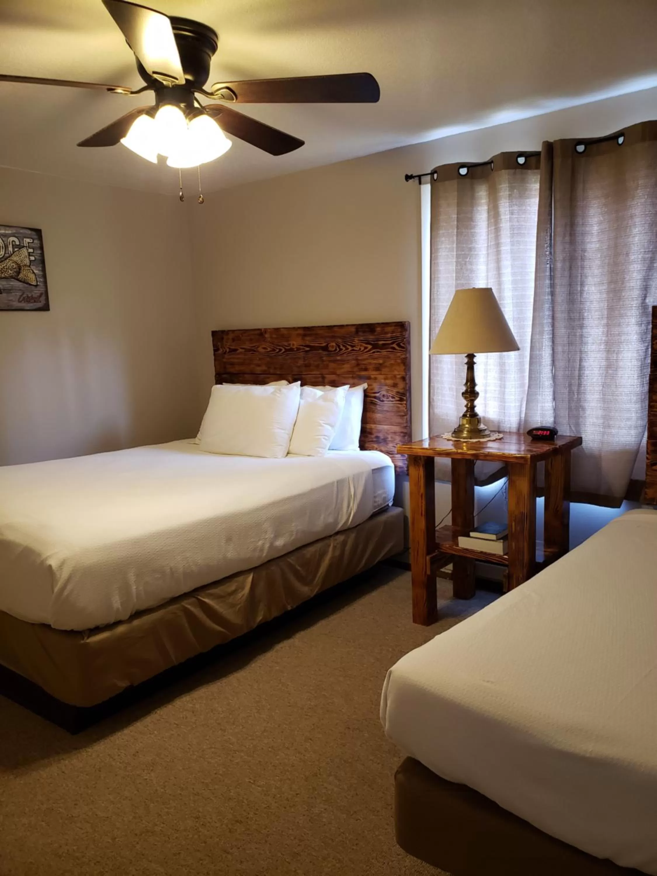 Bedroom, Bed in Flaming Gorge Resort