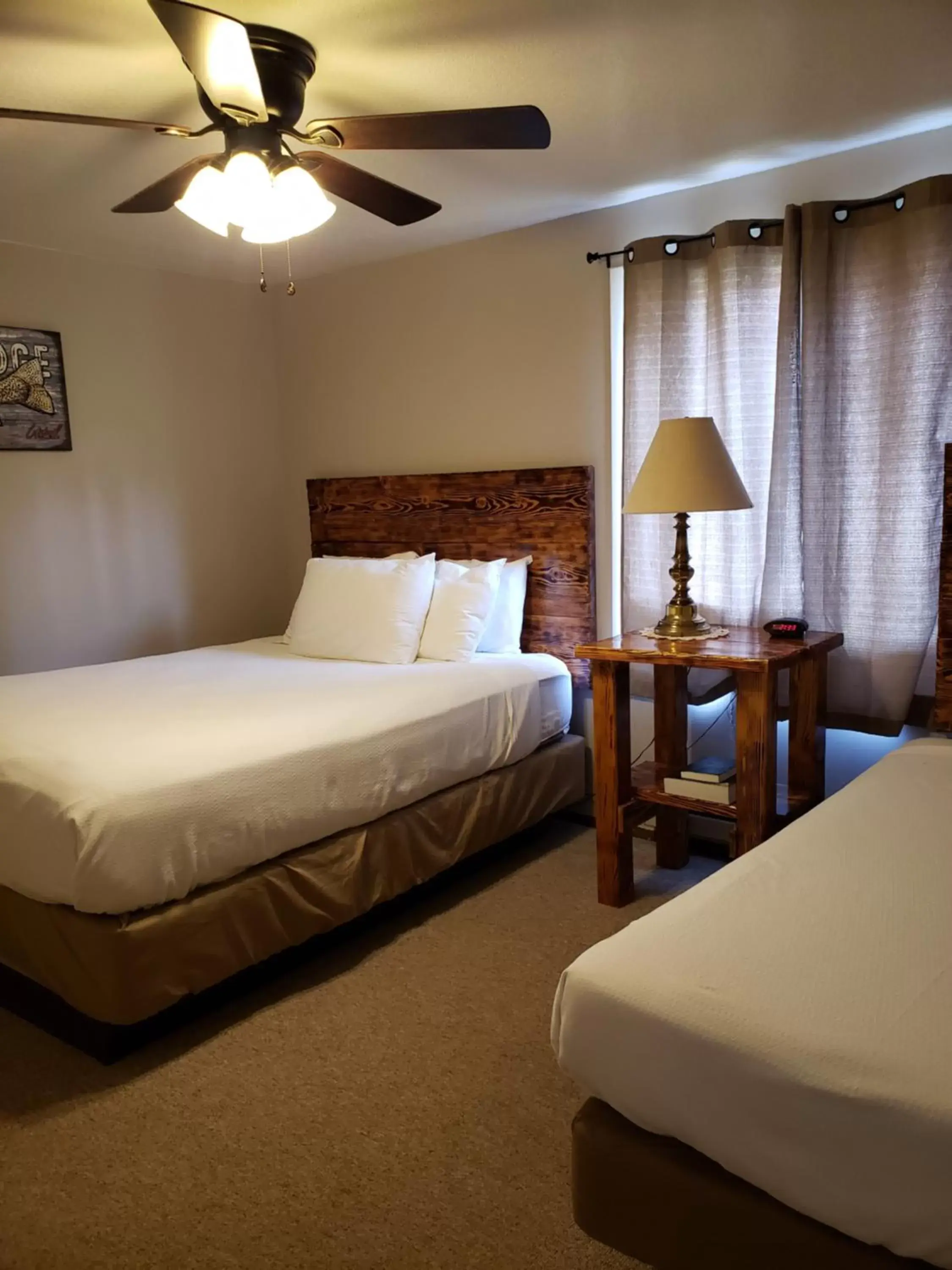 Bedroom, Bed in Flaming Gorge Resort