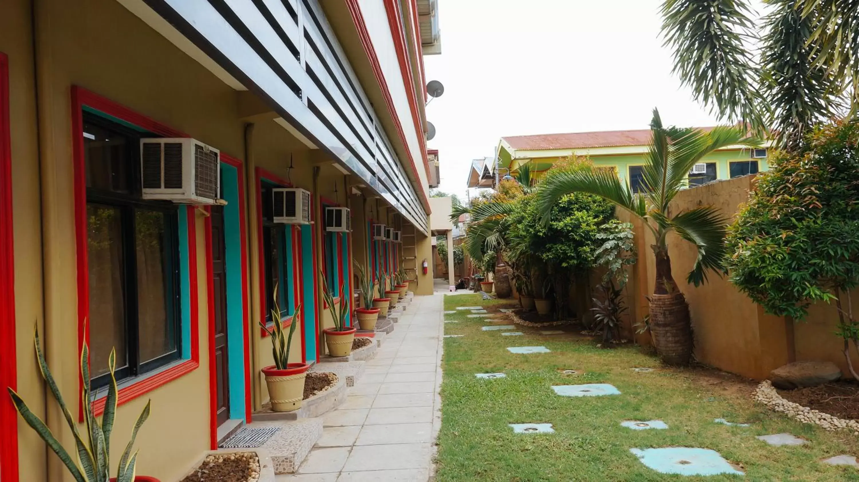 Property building in RedDoorz @ Bankal Lapulapu Property building in RedDoorz @ Bankal Lapulapu