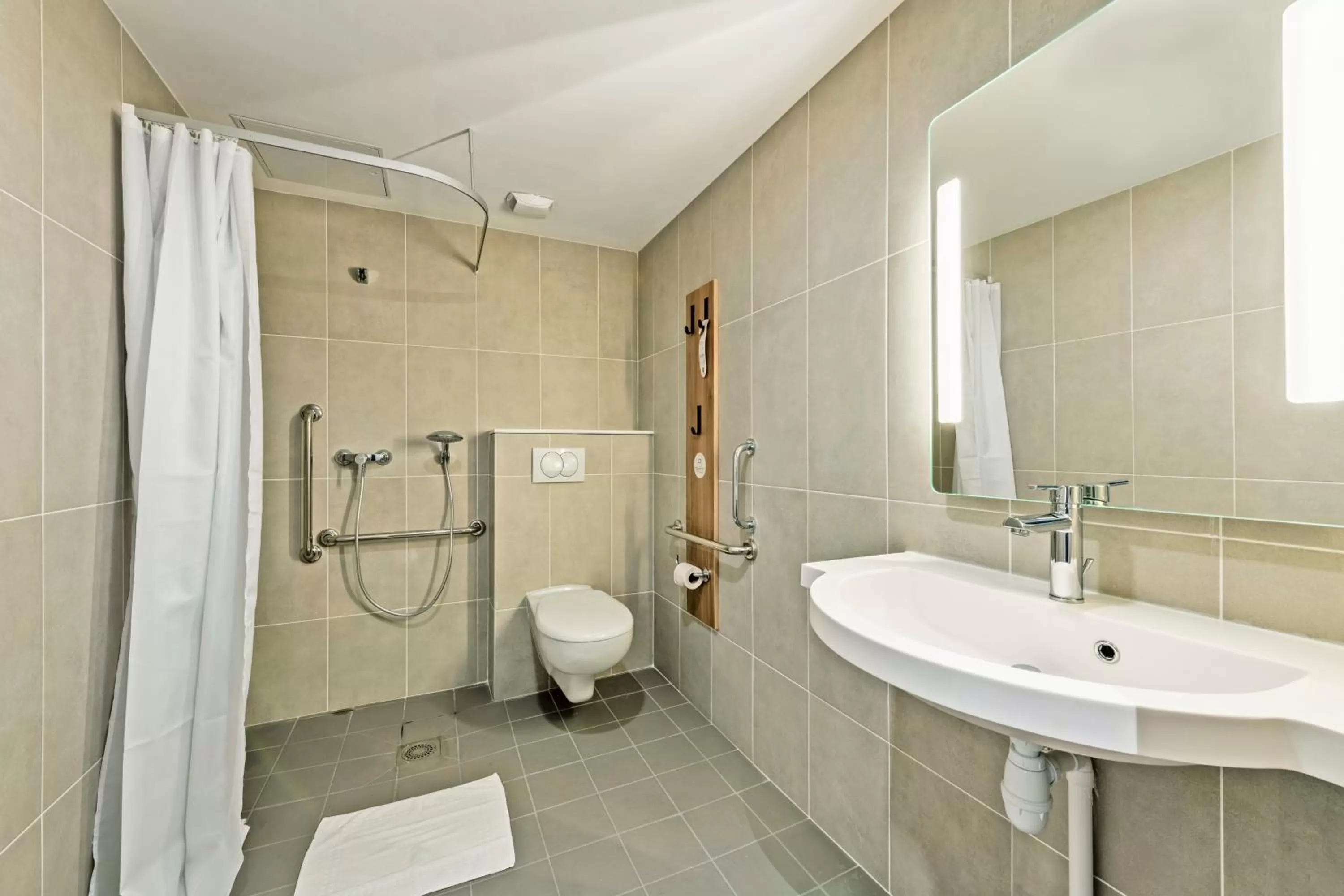 Bathroom in B&B HOTEL Brest Centre Port de Commerce