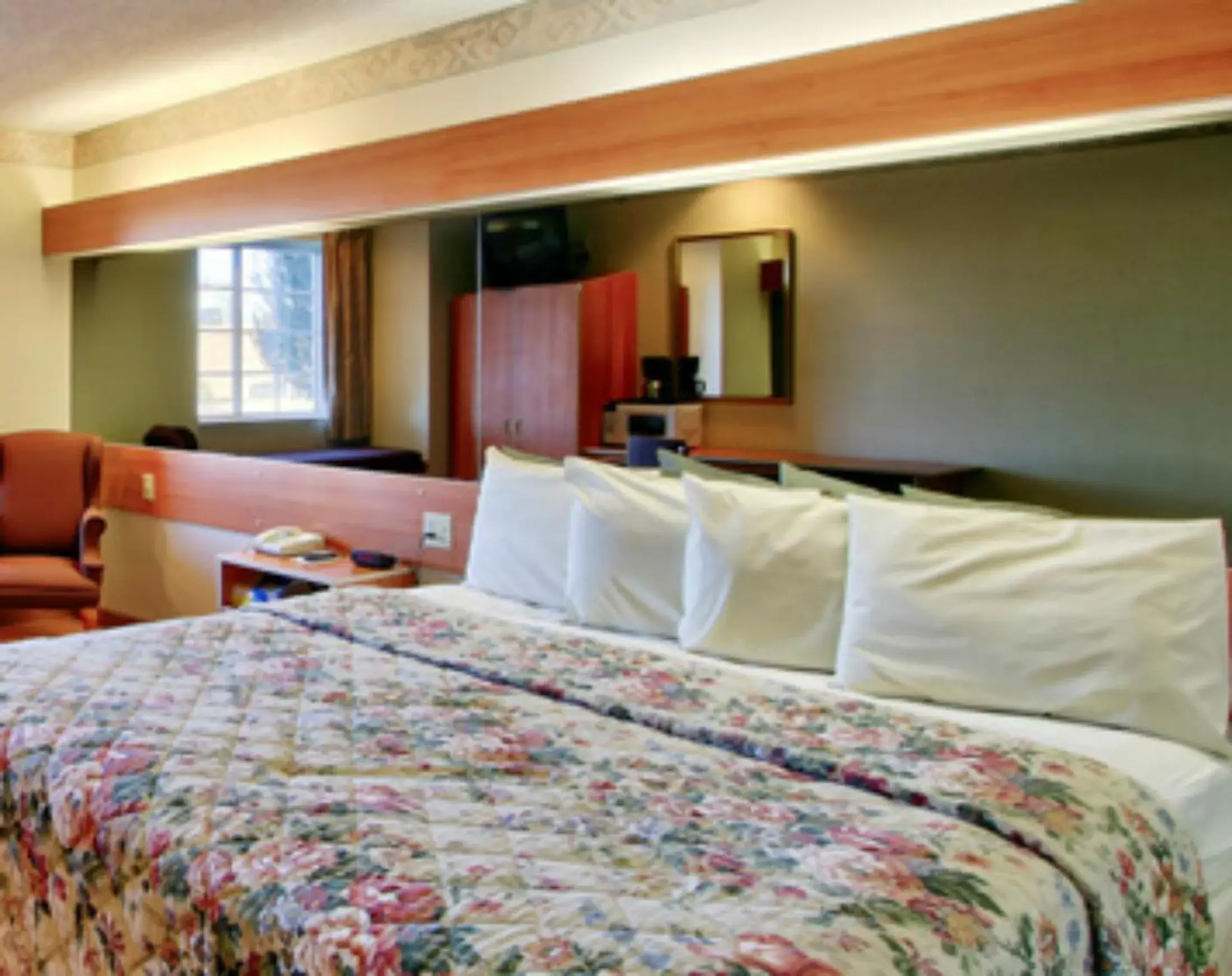 Bed in Western Skies Inn & Suites