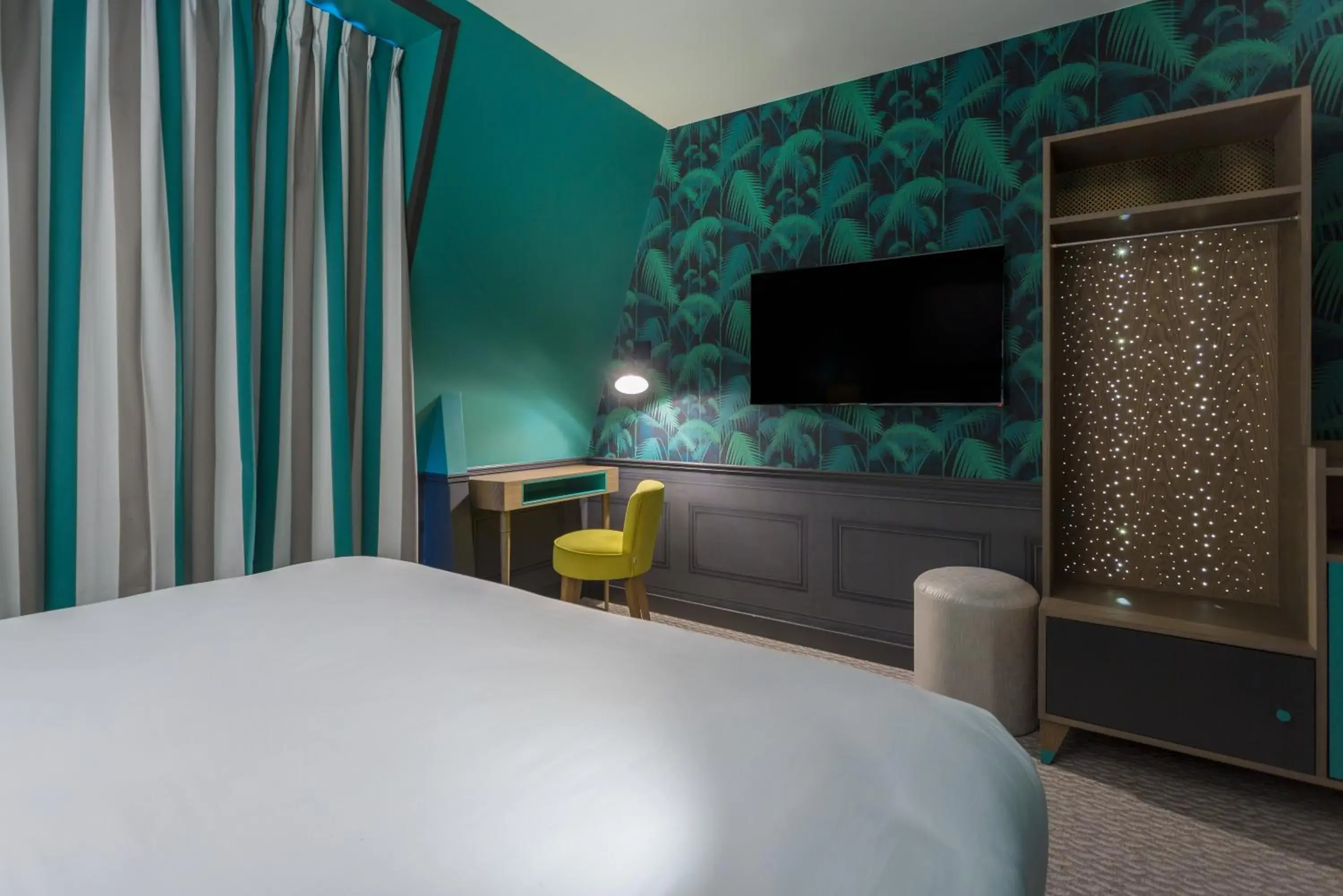 Bed in Hôtel La Parizienne - Proche Montparnasse Bed in Hôtel La Parizienne - Proche Montparnasse