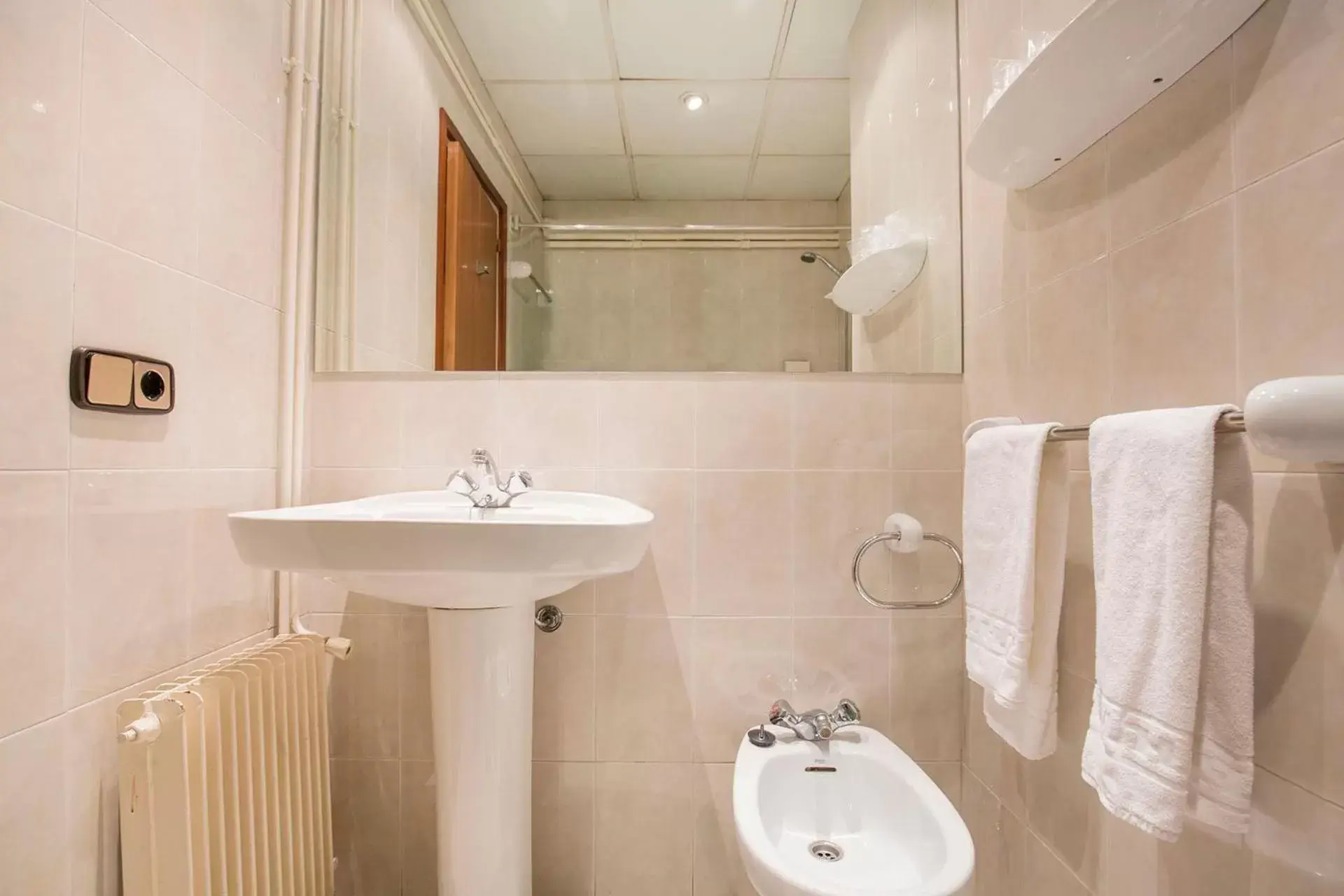 Bathroom in Hotel Encamp