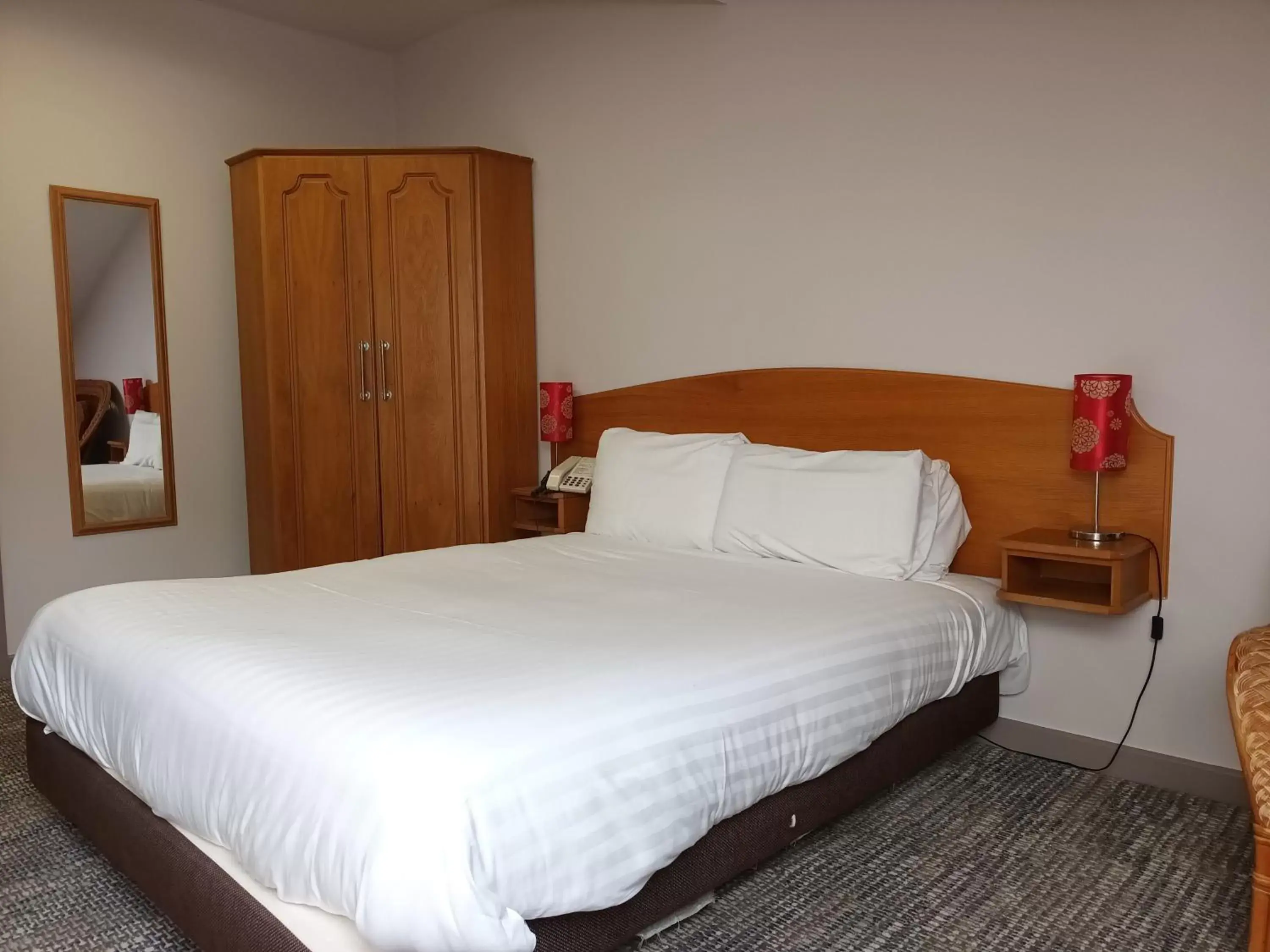 Bed in Corn Mill Lodge Hotel