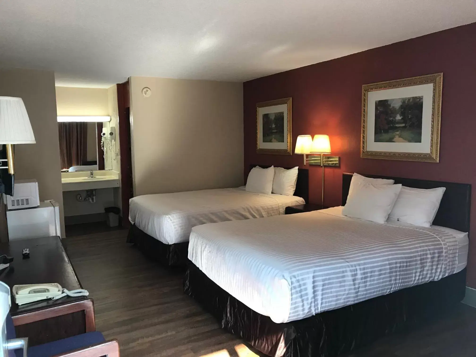 Bed in Americas Best Value Inn & Suites-Dalton, GA - I-75, Exit- 328
