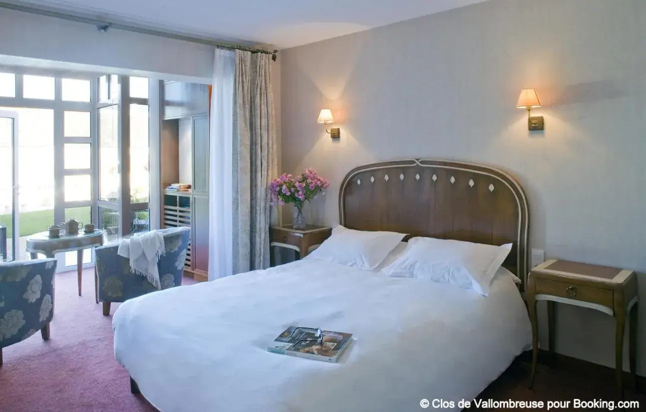 Seating area, Bed in Clos de Vallombreuse, The Originals Relais (Relais du Silence)