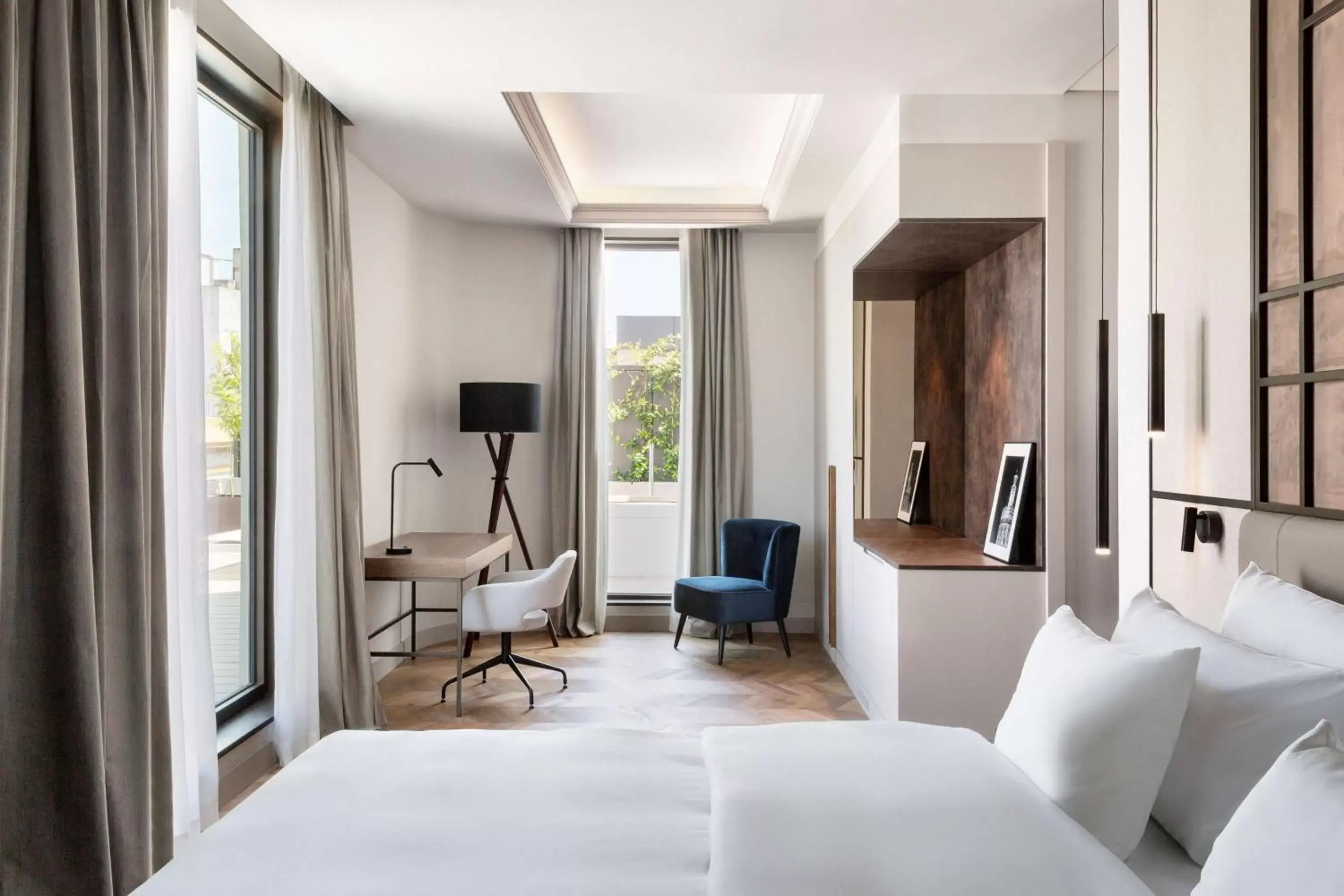 Bed, Seating Area in Radisson Collection Hotel, Magdalena Plaza Sevilla