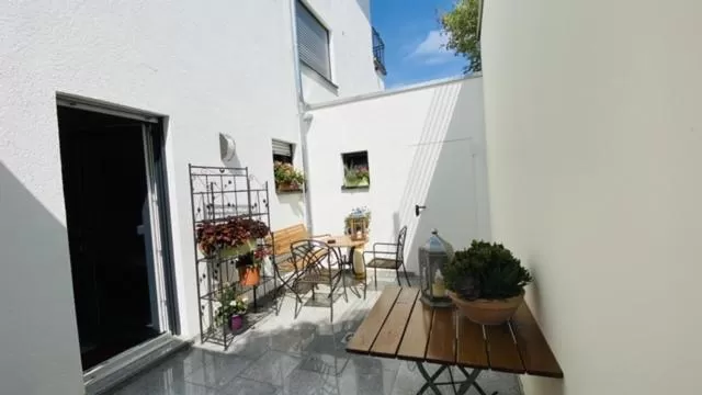 Patio, Balcony/Terrace in Moderne Wohnung im Rhein-Main-Gebiet