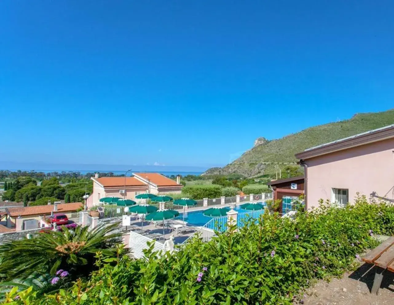 Pool View in Hotel Ristorante Borgo La Tana