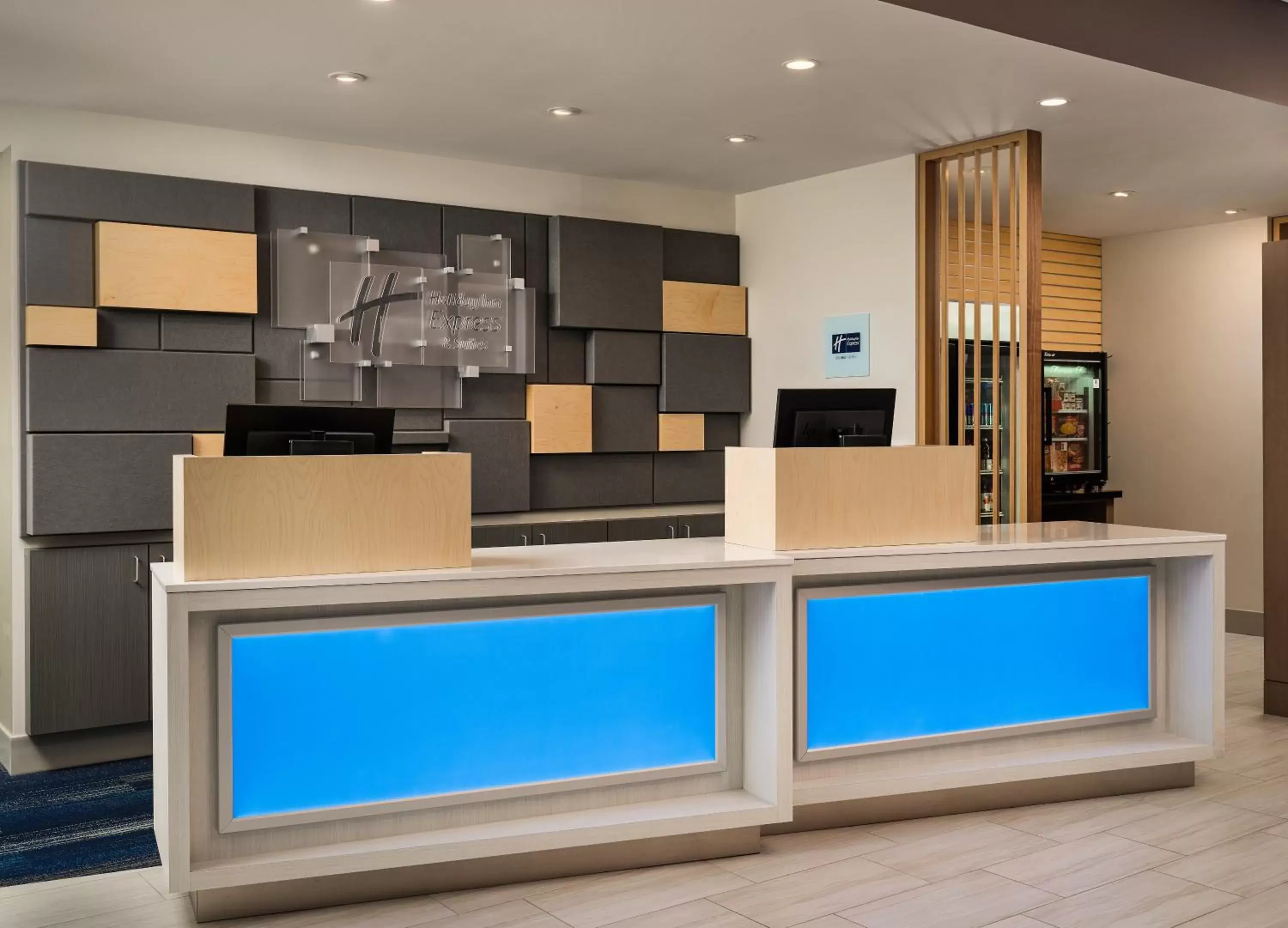 Lobby or reception, Lobby/Reception in Holiday Inn Express & Suites - Lockport, an IHG Hotel