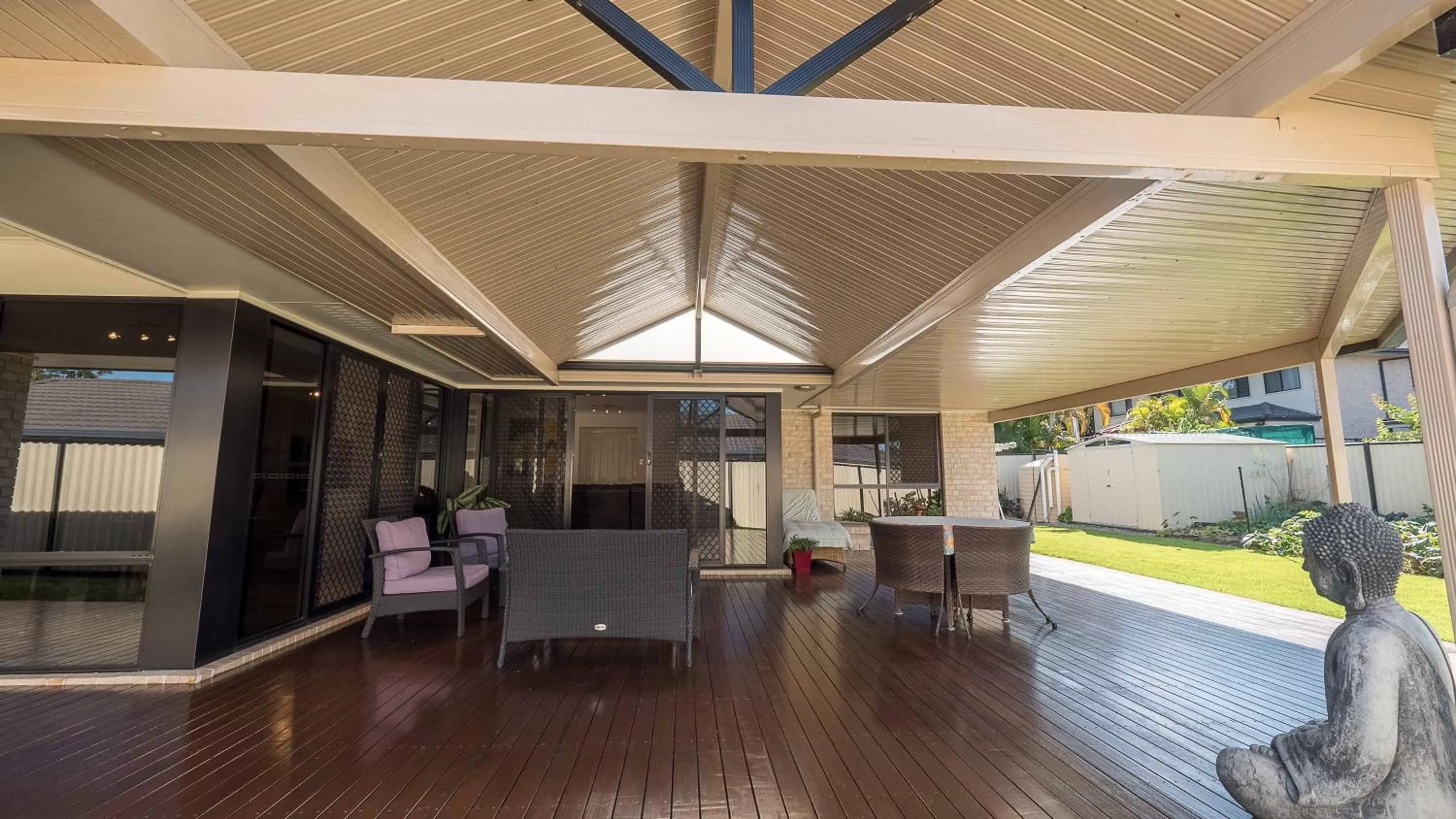 Lobby/Reception in Jen's Getaway