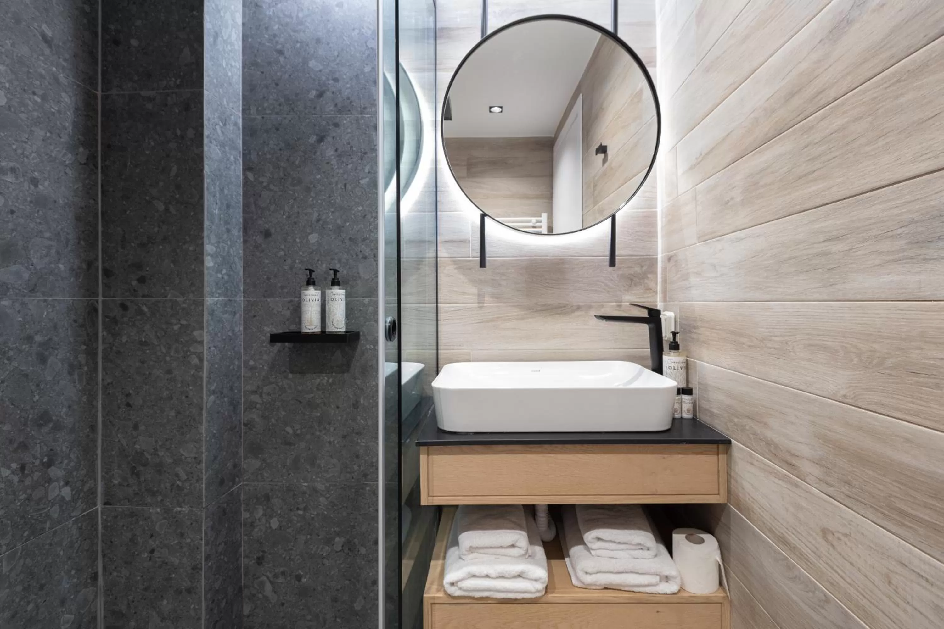 Shower in LUX&EASY Athens Downtown Residences