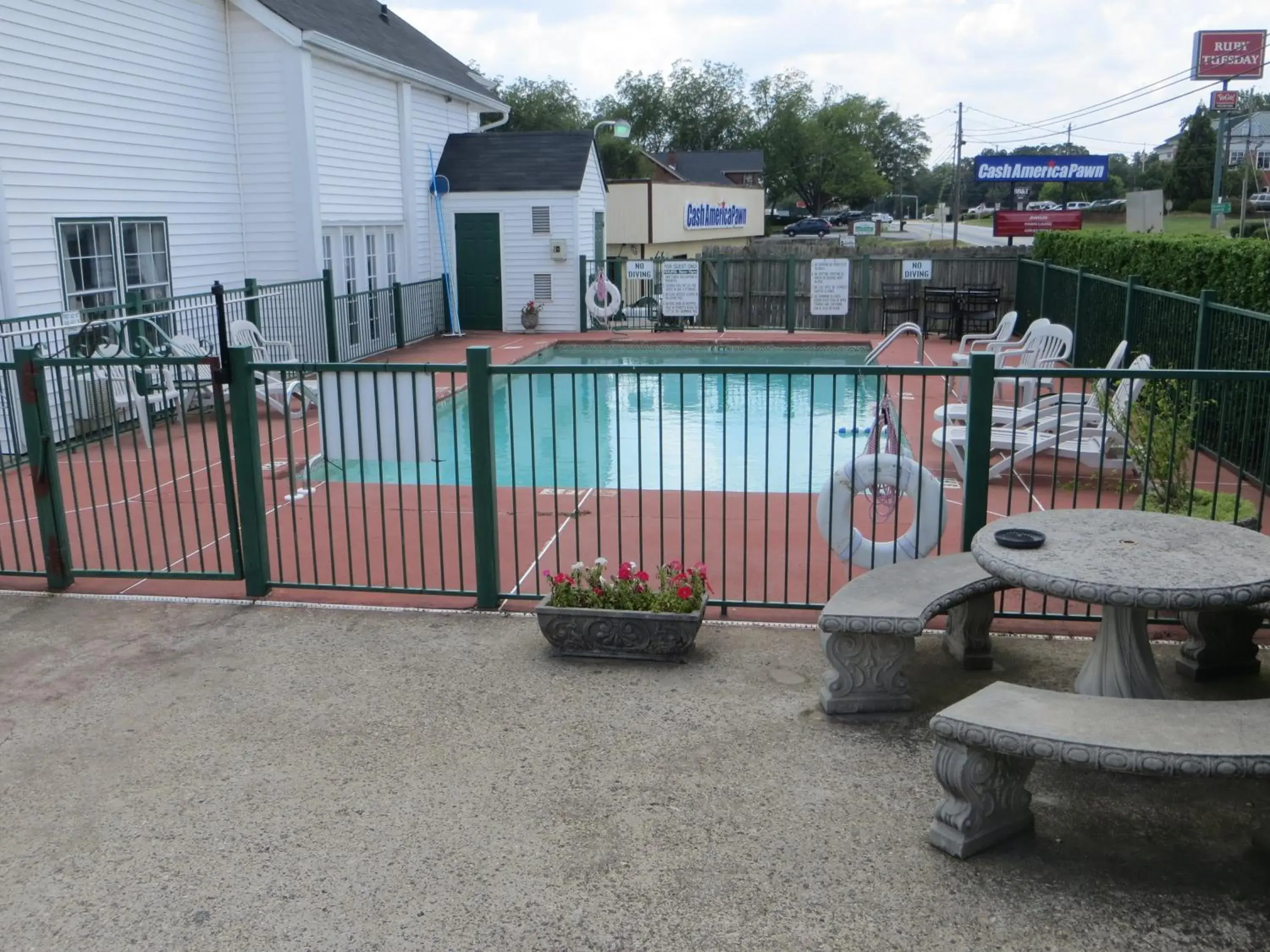 Swimming pool, Pool View in Jameson Inn Winder