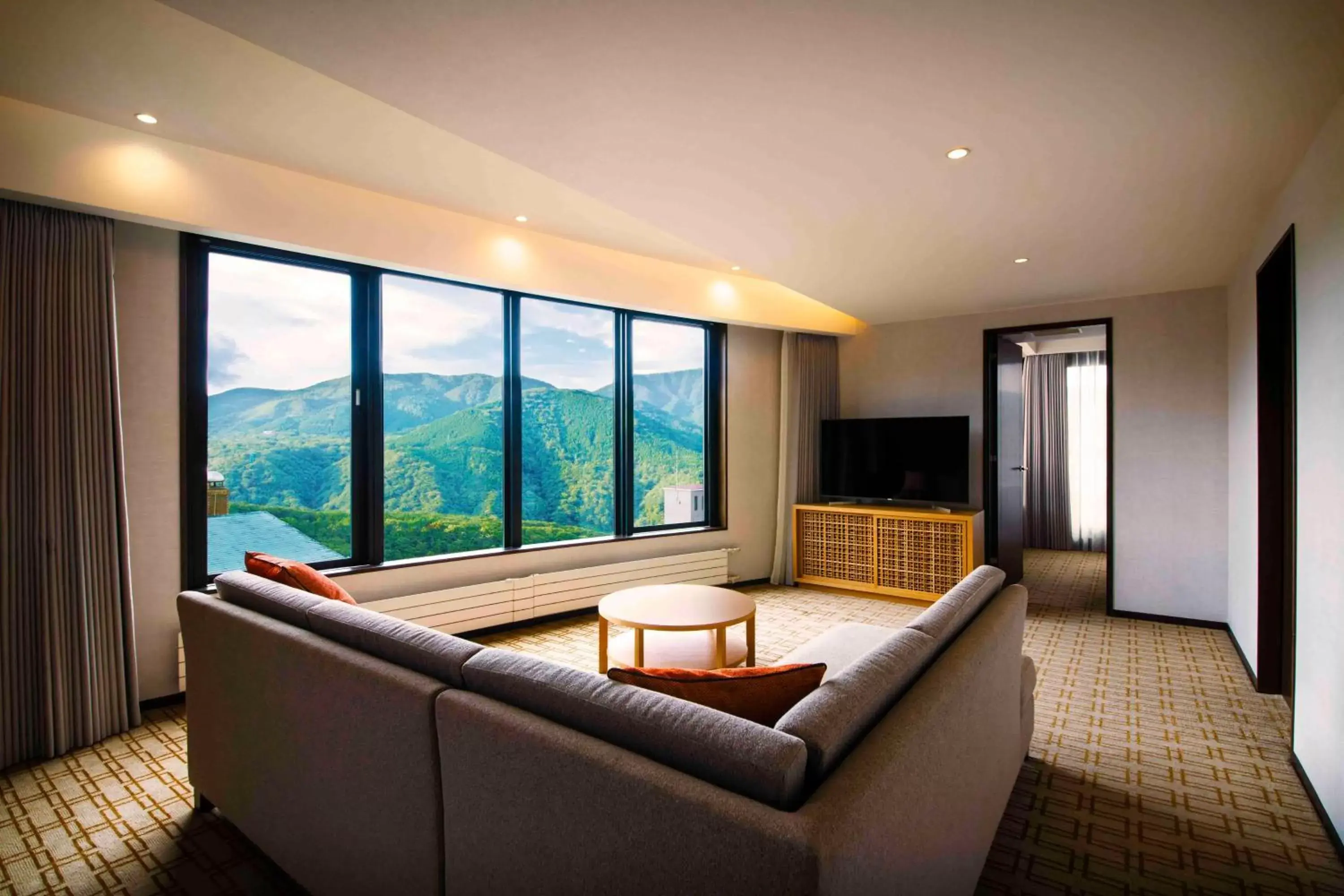 Photo of the whole room, Seating Area in Hyatt Regency Hakone Resort and Spa