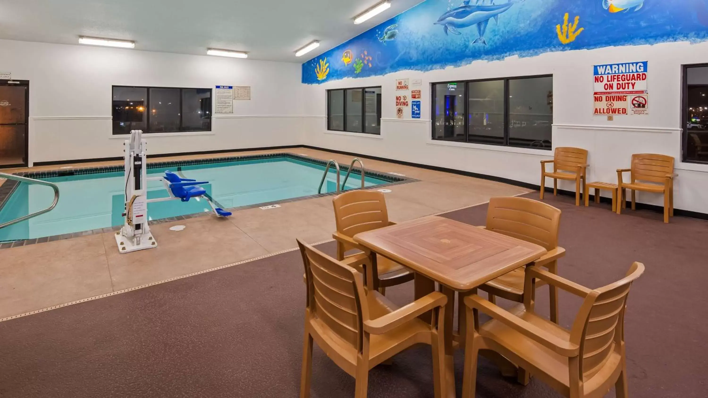 On site, Swimming Pool in SureStay Hotel by Best Western Cedar Rapids