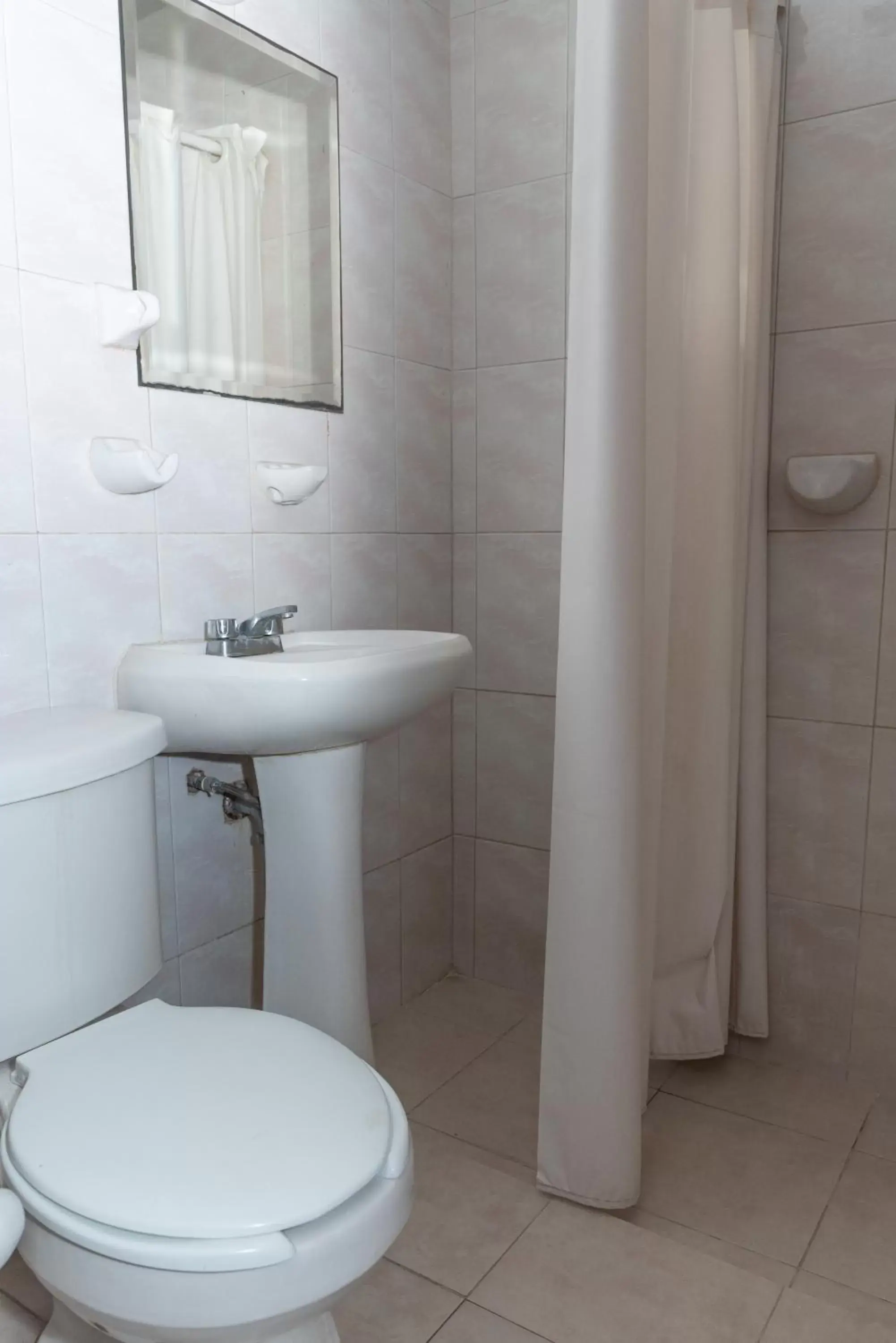Toilet, Bathroom in Hotel Santander Veracruz - Malecon