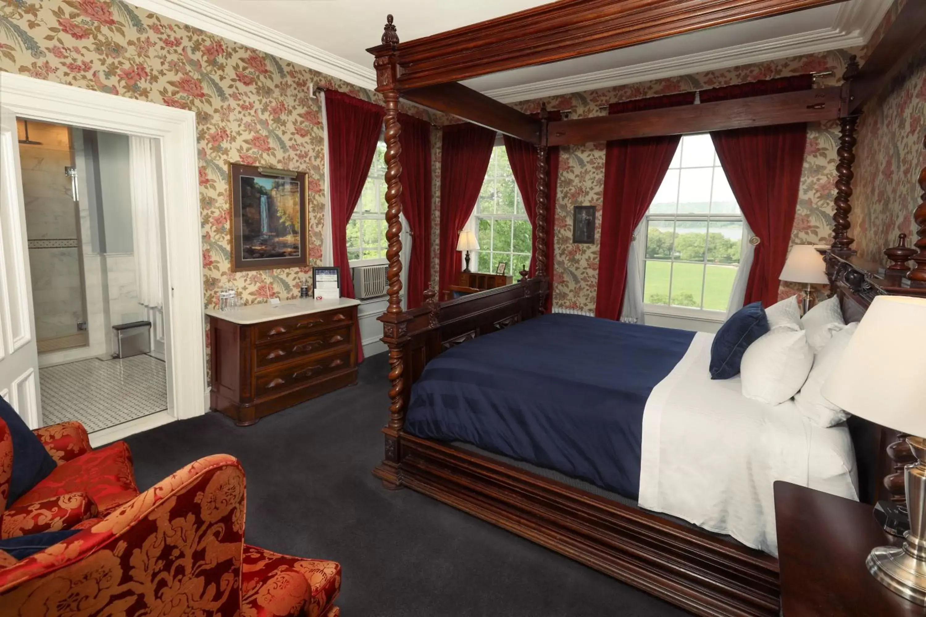 Victorian Inn North Lake Room in Inn at Taughannock Falls