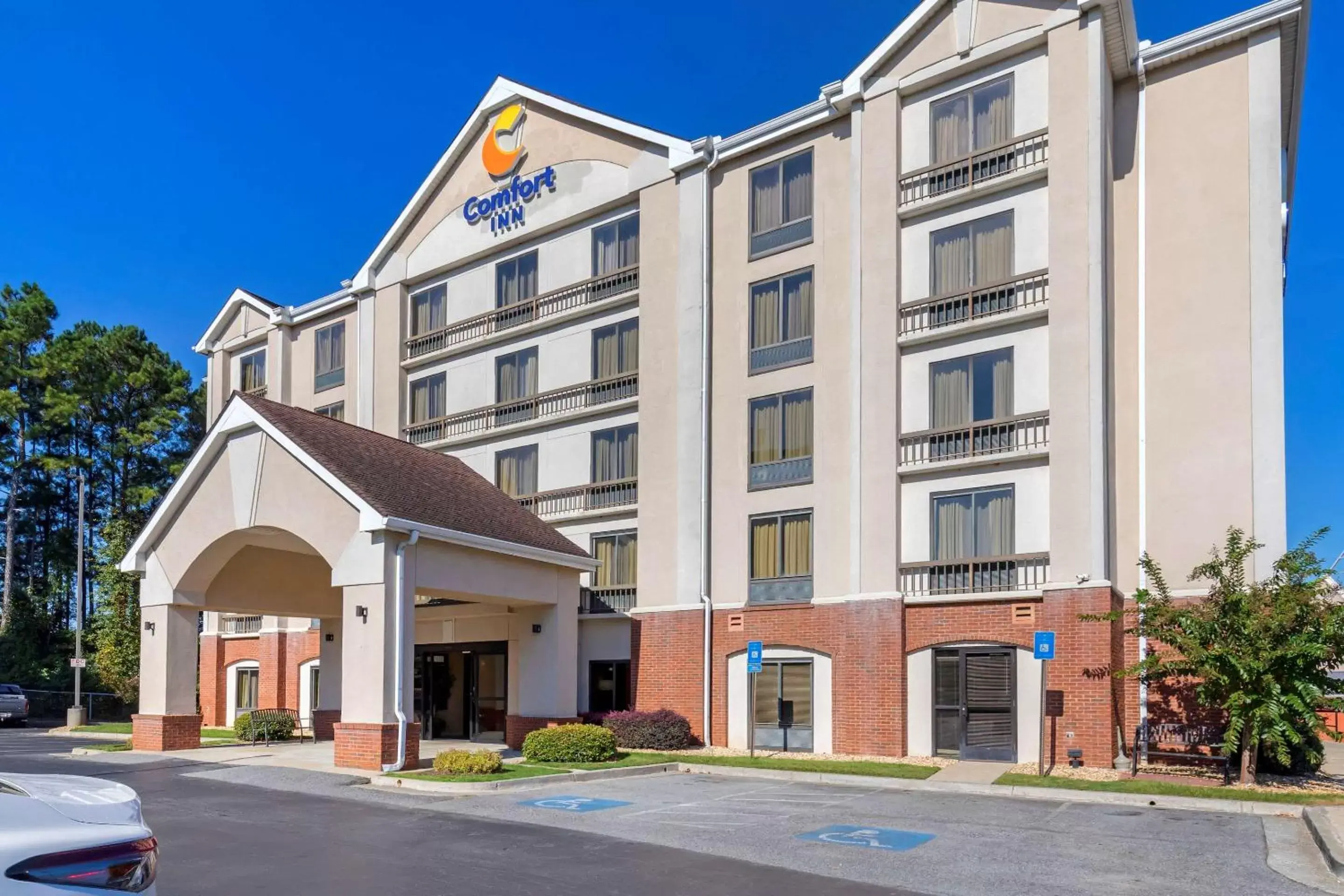 Property Building in Comfort Inn Kennesaw