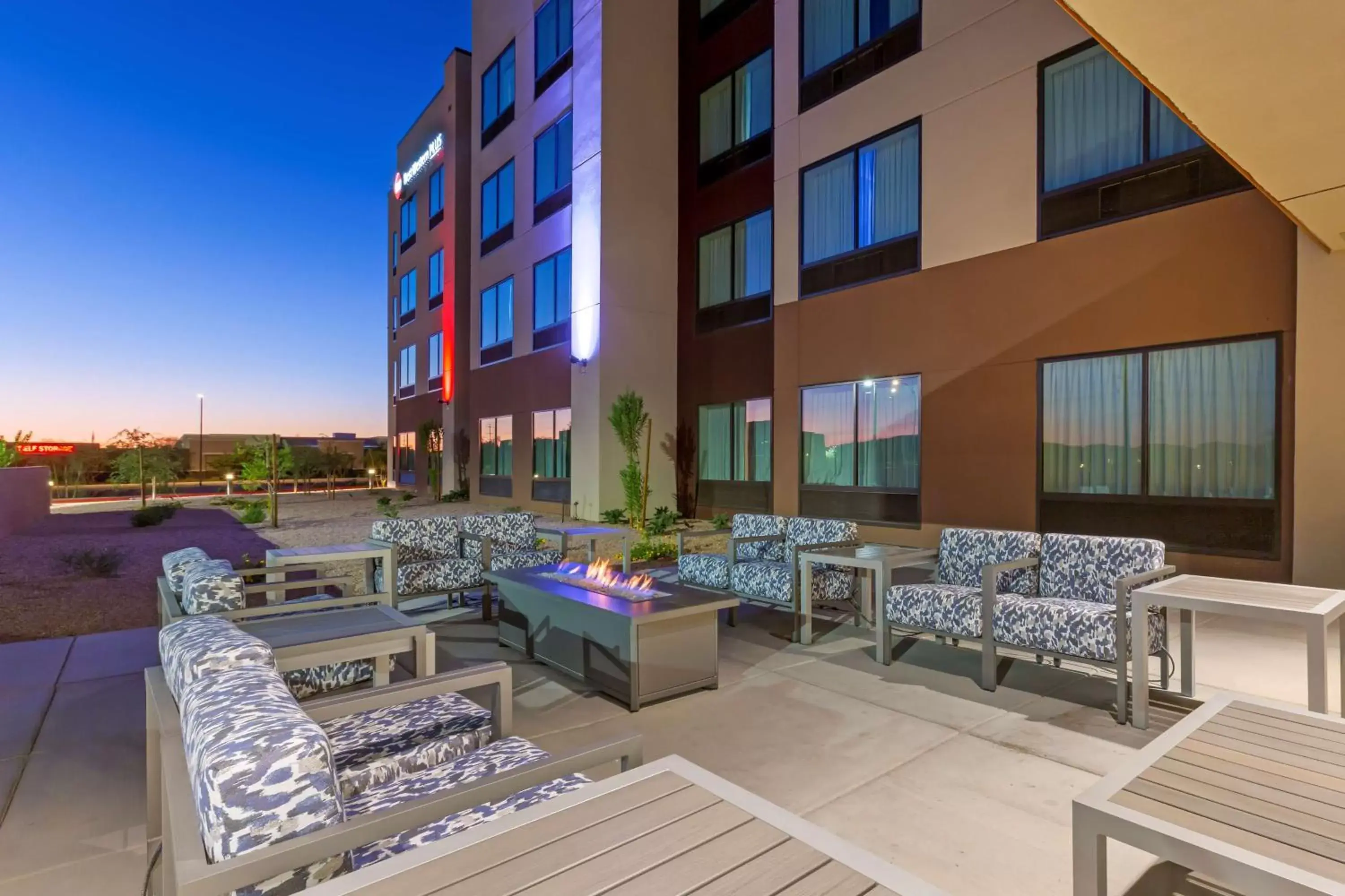 Patio in Best Western Plus Executive Residency Phoenix North Happy Valley