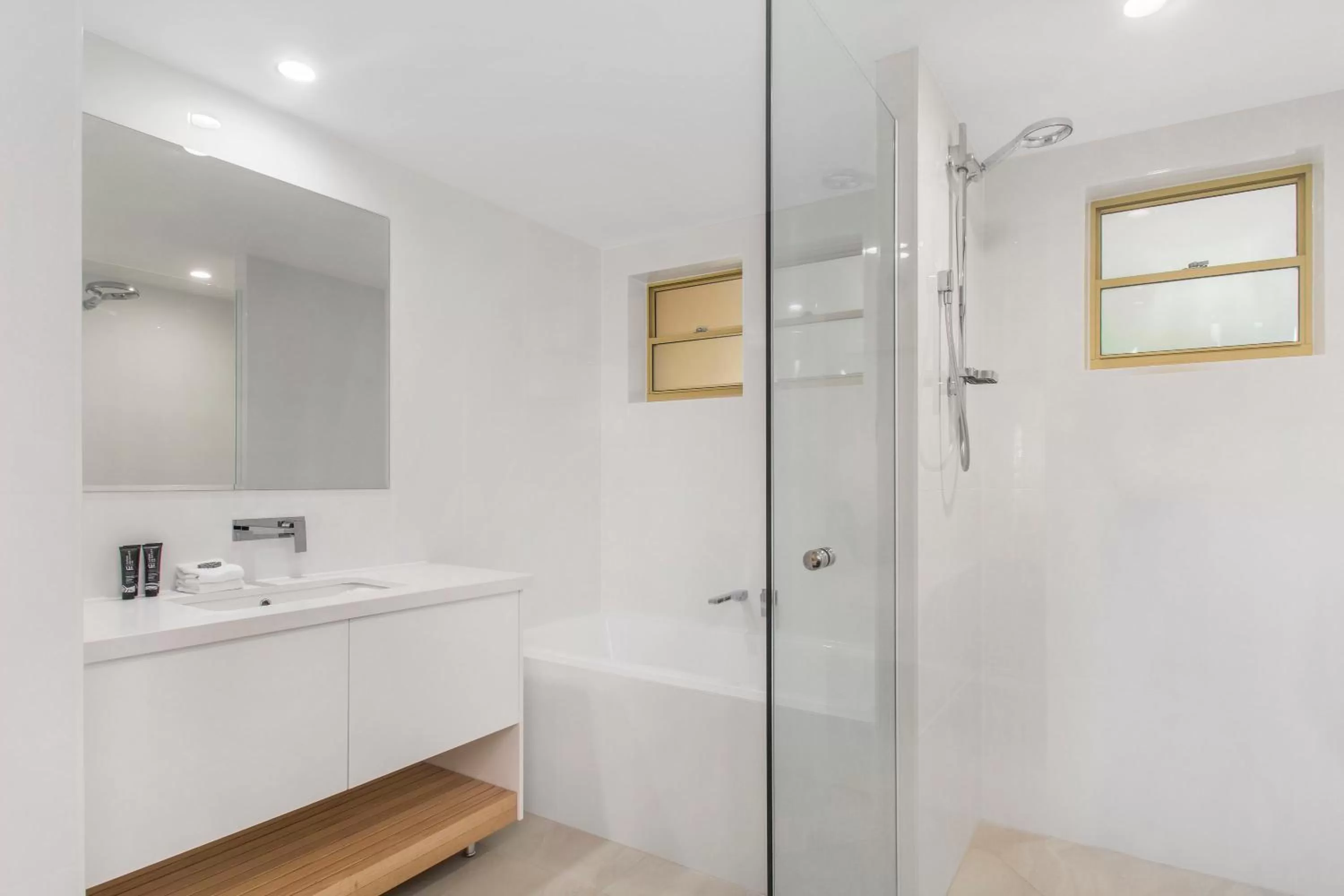 Shower in Mantra French Quarter Noosa