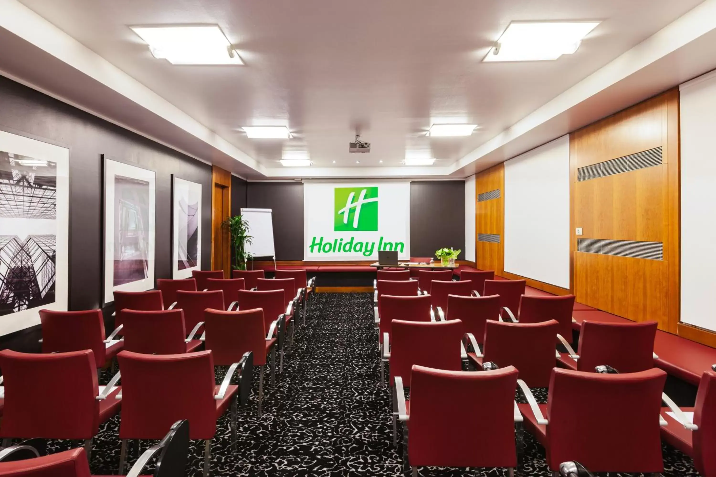 Meeting/conference room in Holiday Inn Milan Garibaldi Station, an IHG Hotel